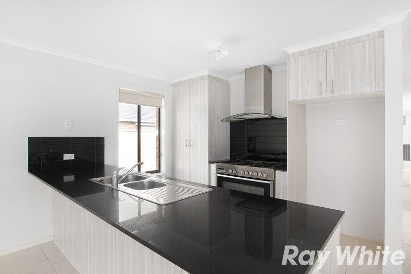 76 Bluehills Boulevard, Pakenham, VIC 3810