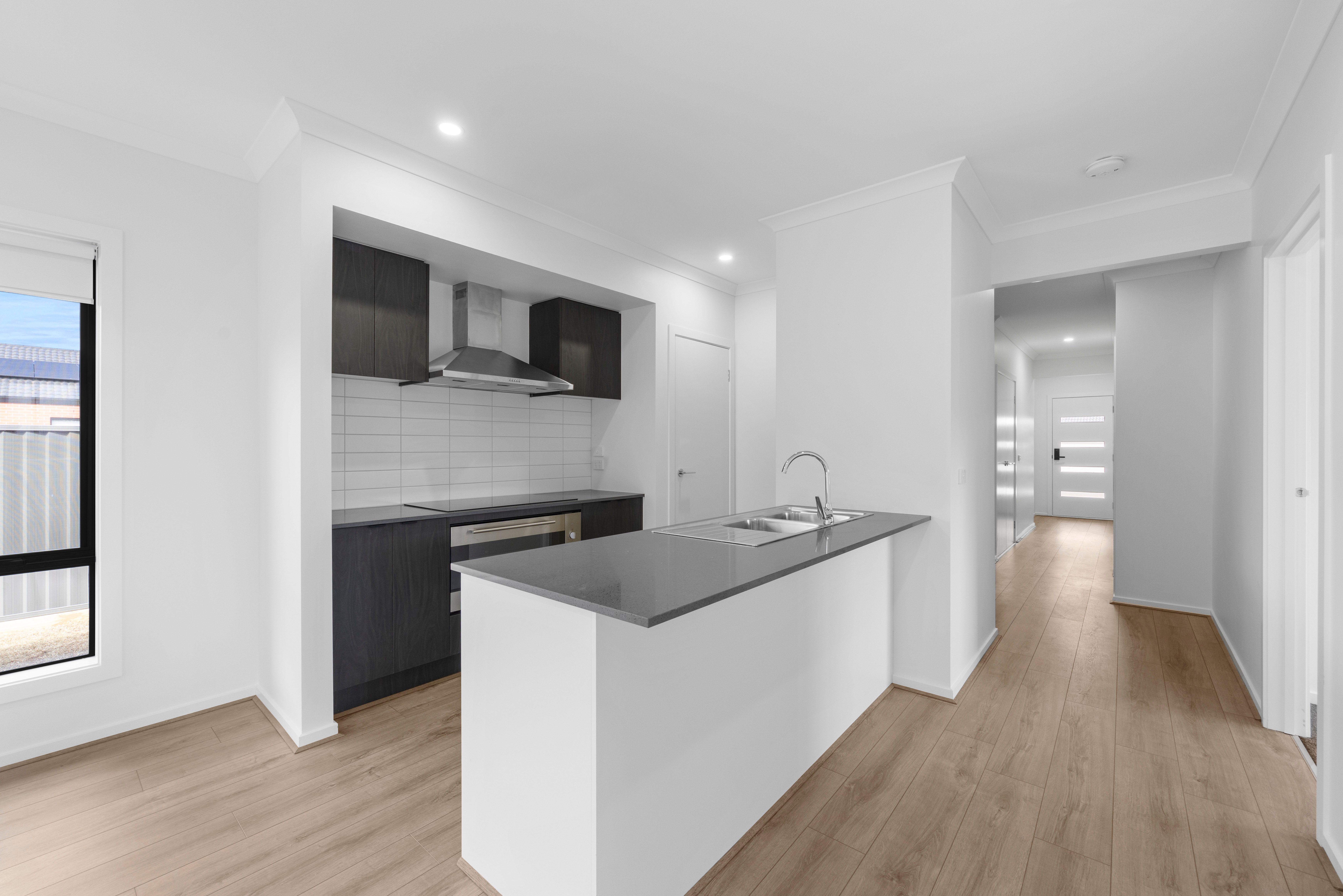 46 Hutchinson Drive — photo 4 of 8
