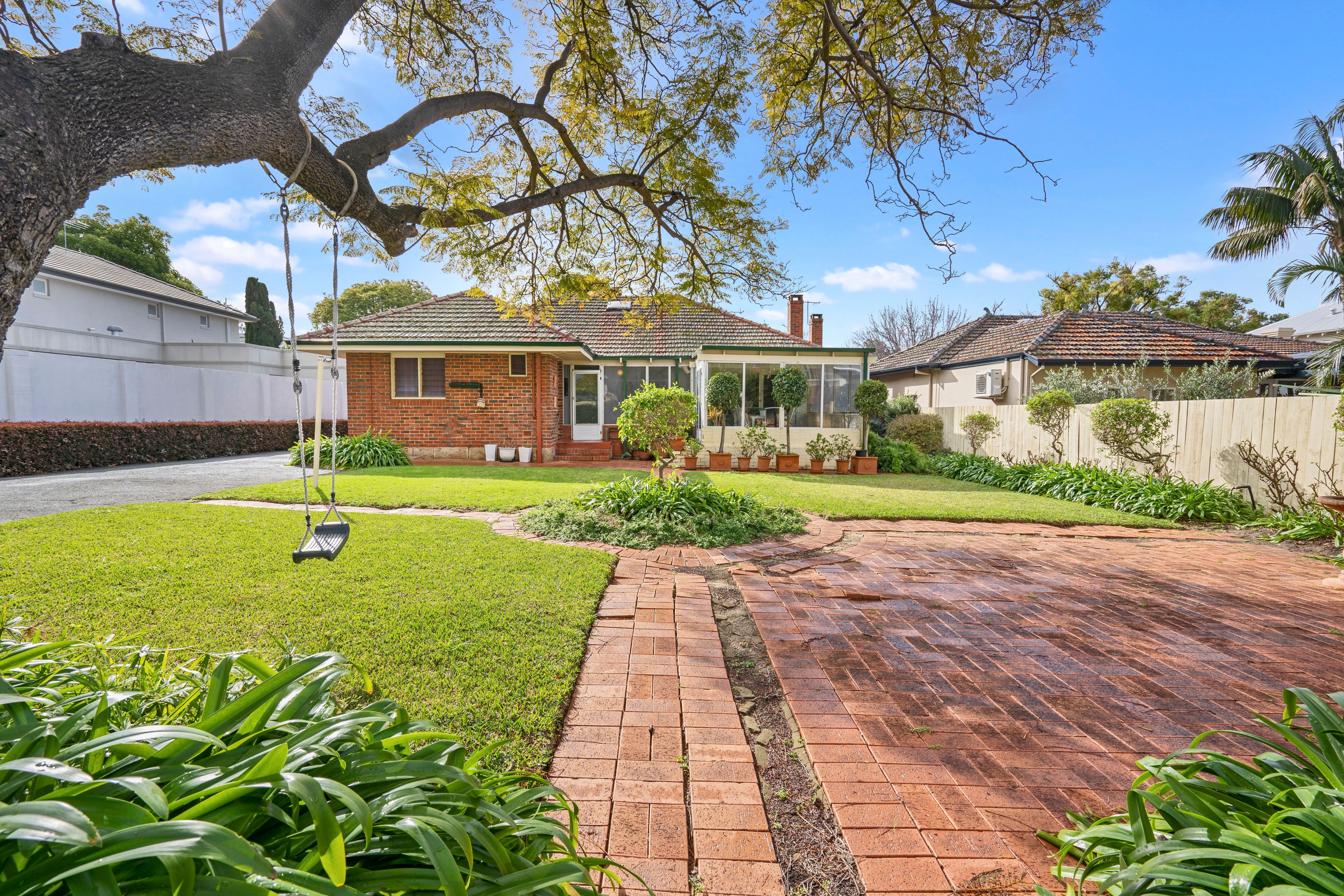 24 Waratah Avenue, Dalkeith, WA 6009