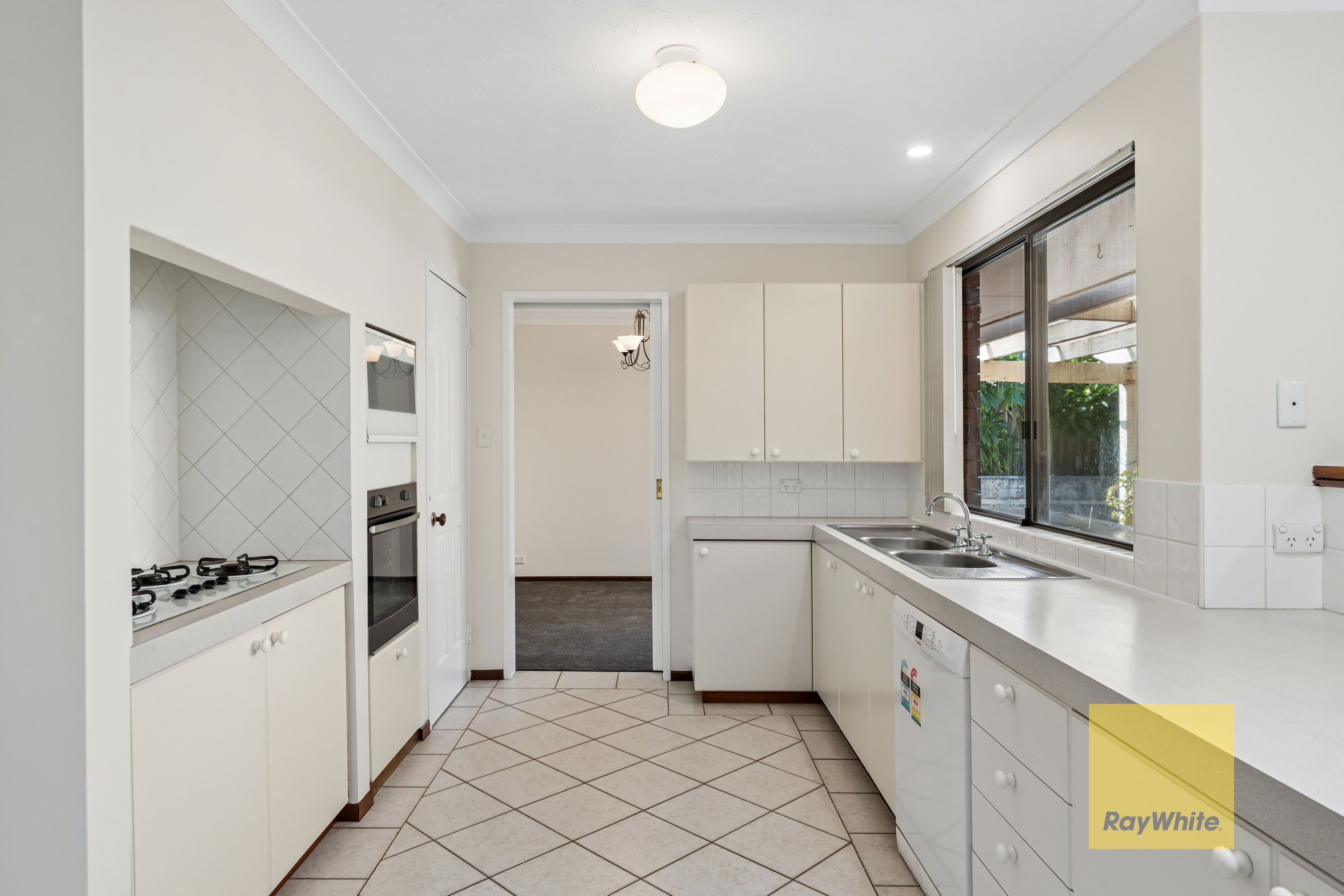 42 Kanangra Crescent — photo 8 of 18