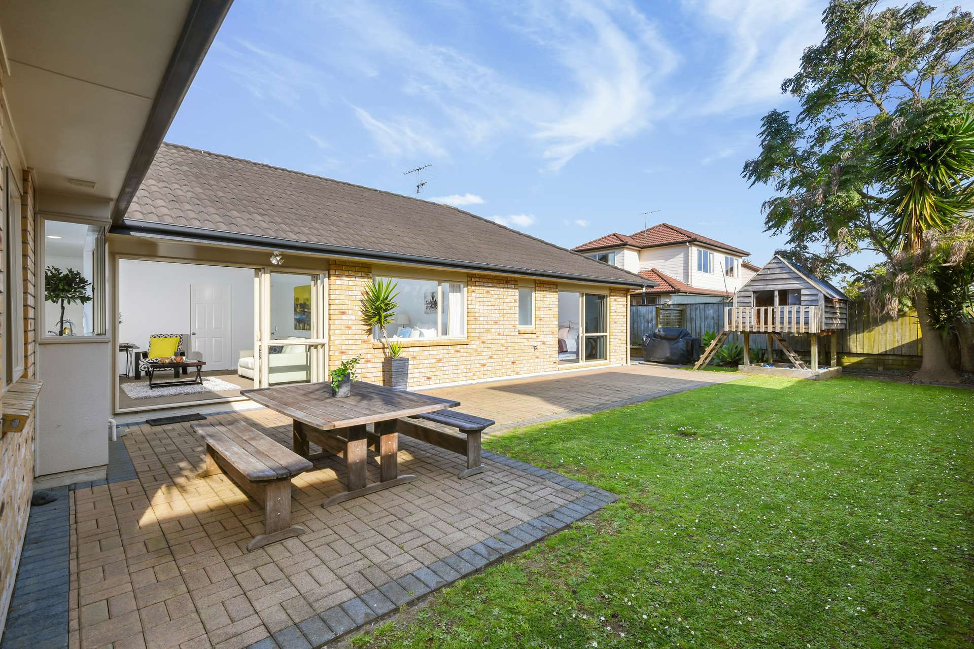 40 Thornbury Crescent photo 9