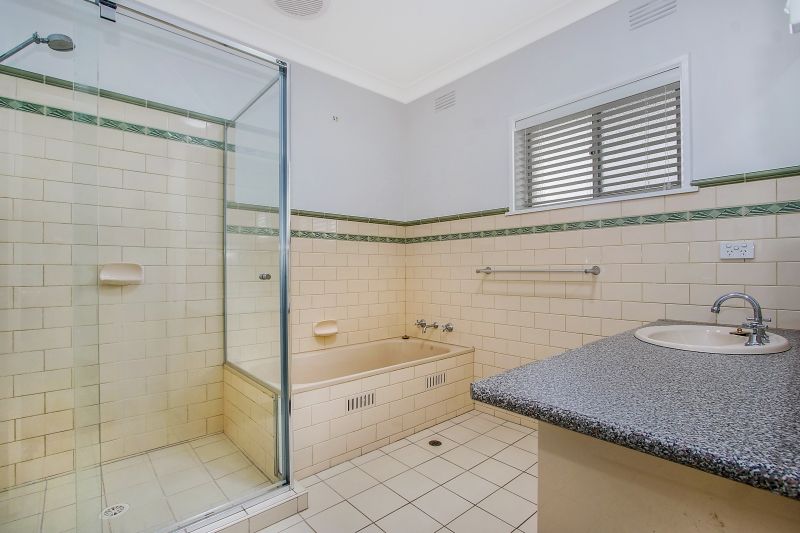 520 Saunders Road — photo 10 of 12