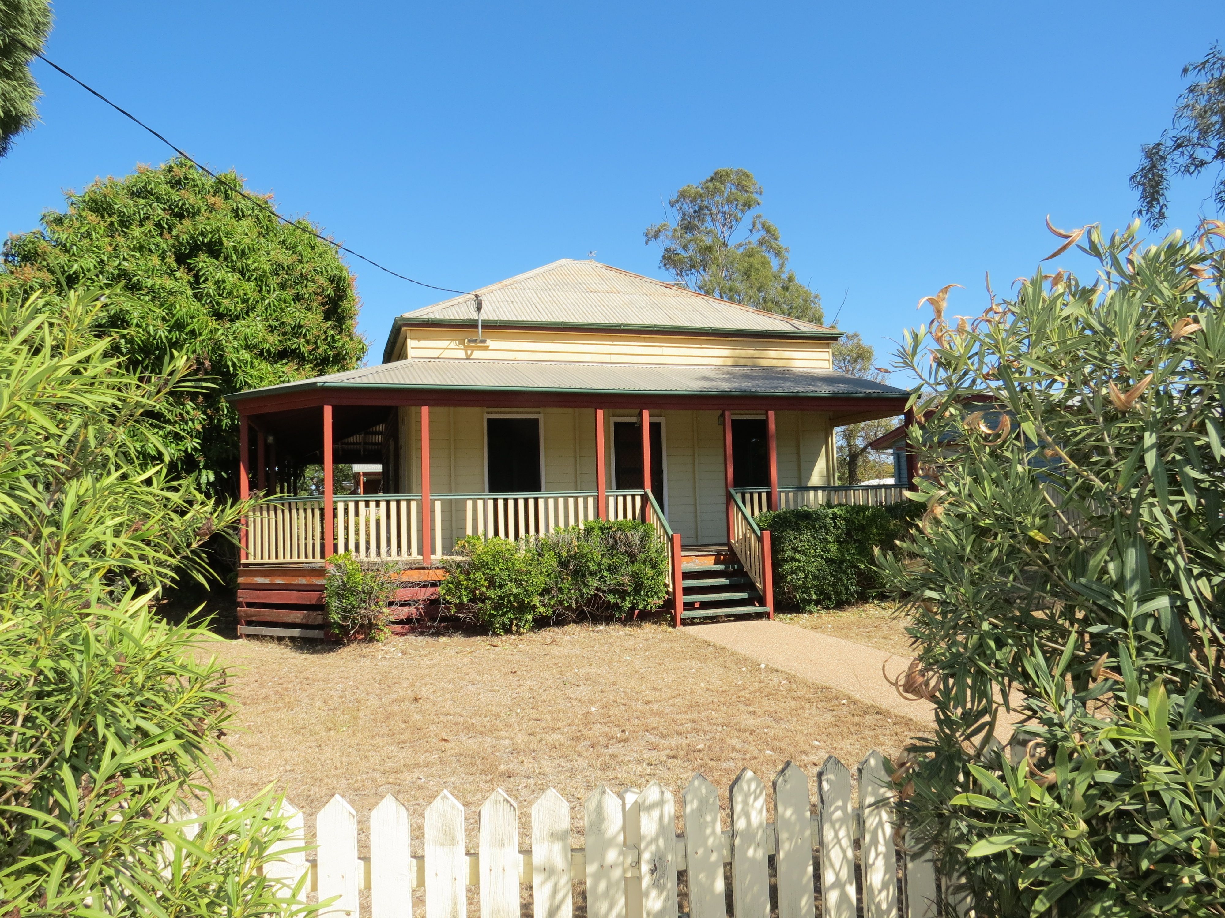 41 Dundas Street, Emerald QLD 4720