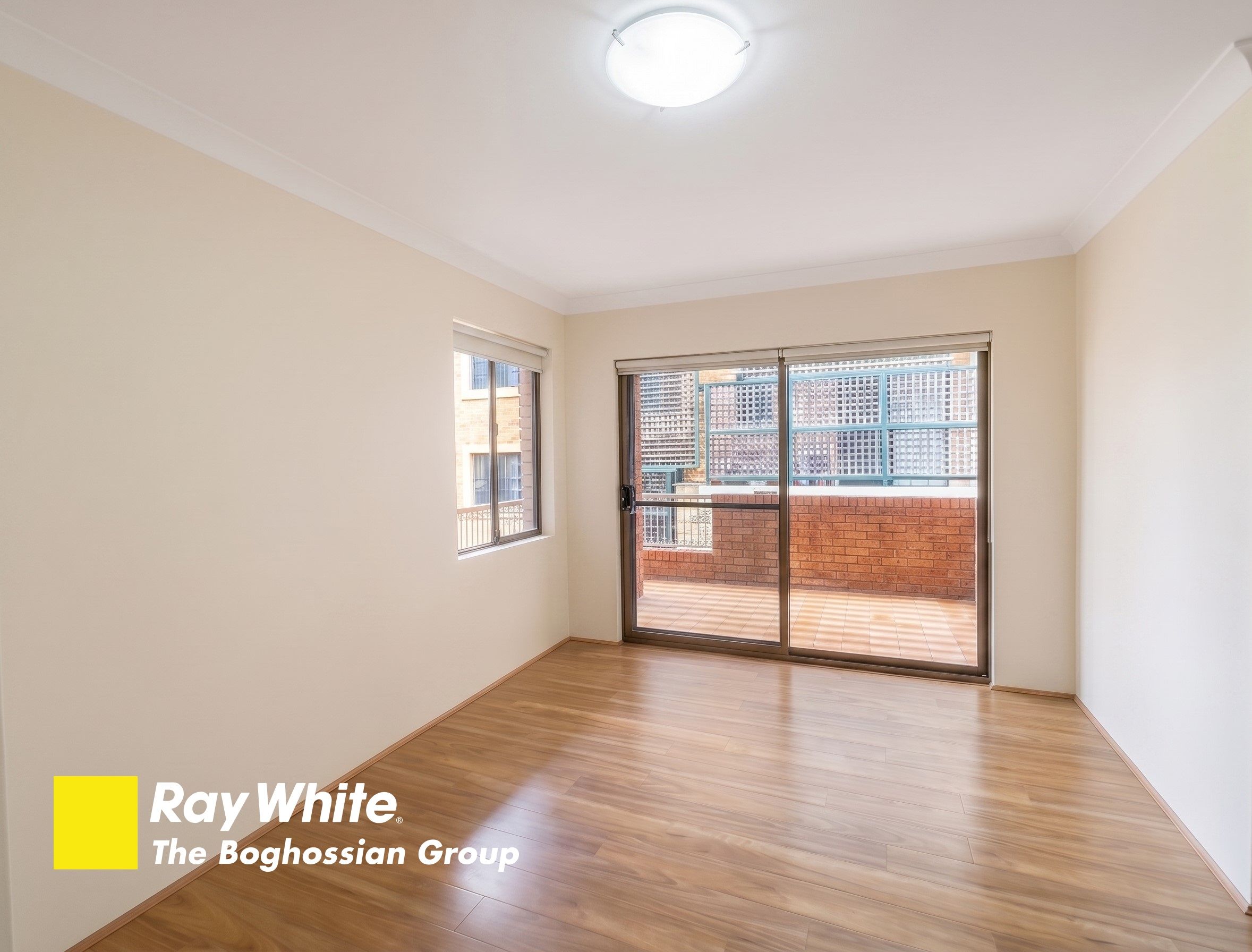 2/45-47 Carrington Avenue — photo 3 of 6