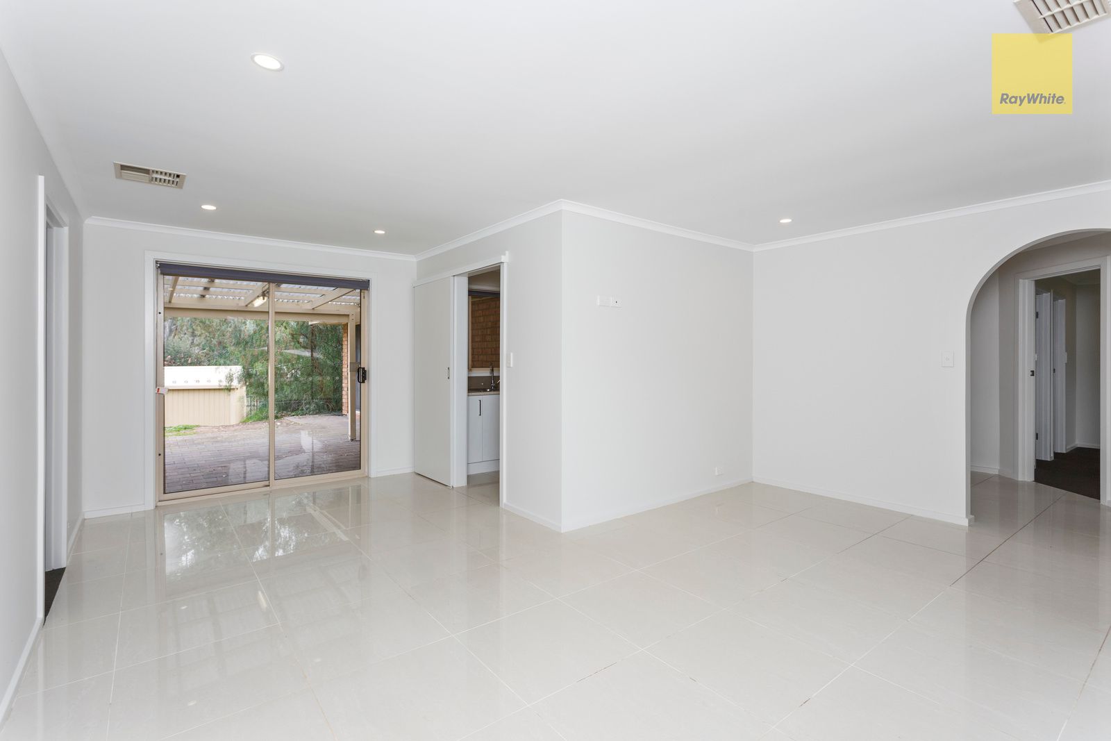 15 Aish Court, Woodcroft, SA 5162