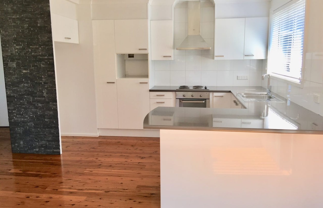 10 Lakeside Drive, Kanahooka, NSW 2530