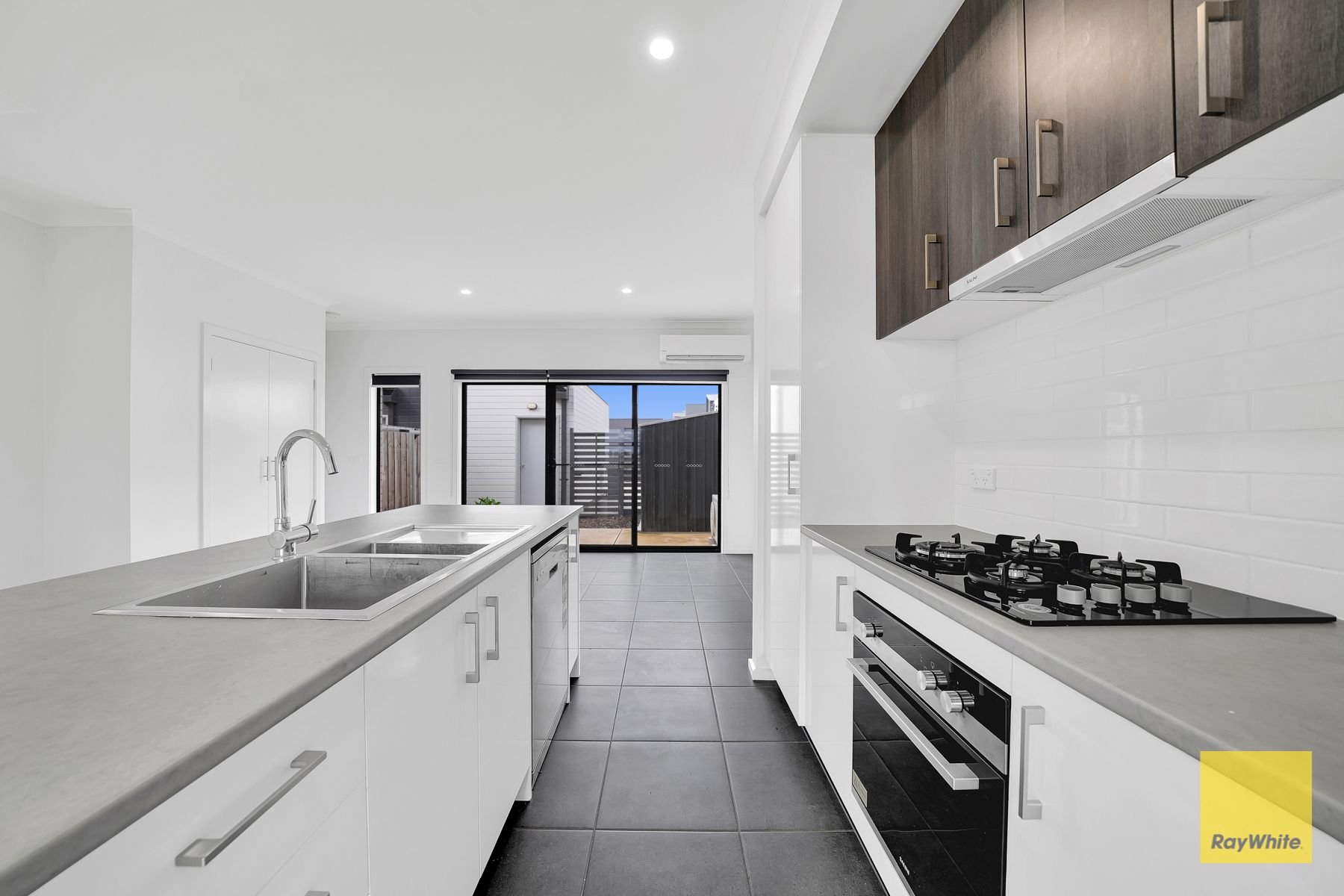 32 Dexter Street — photo 7 of 22