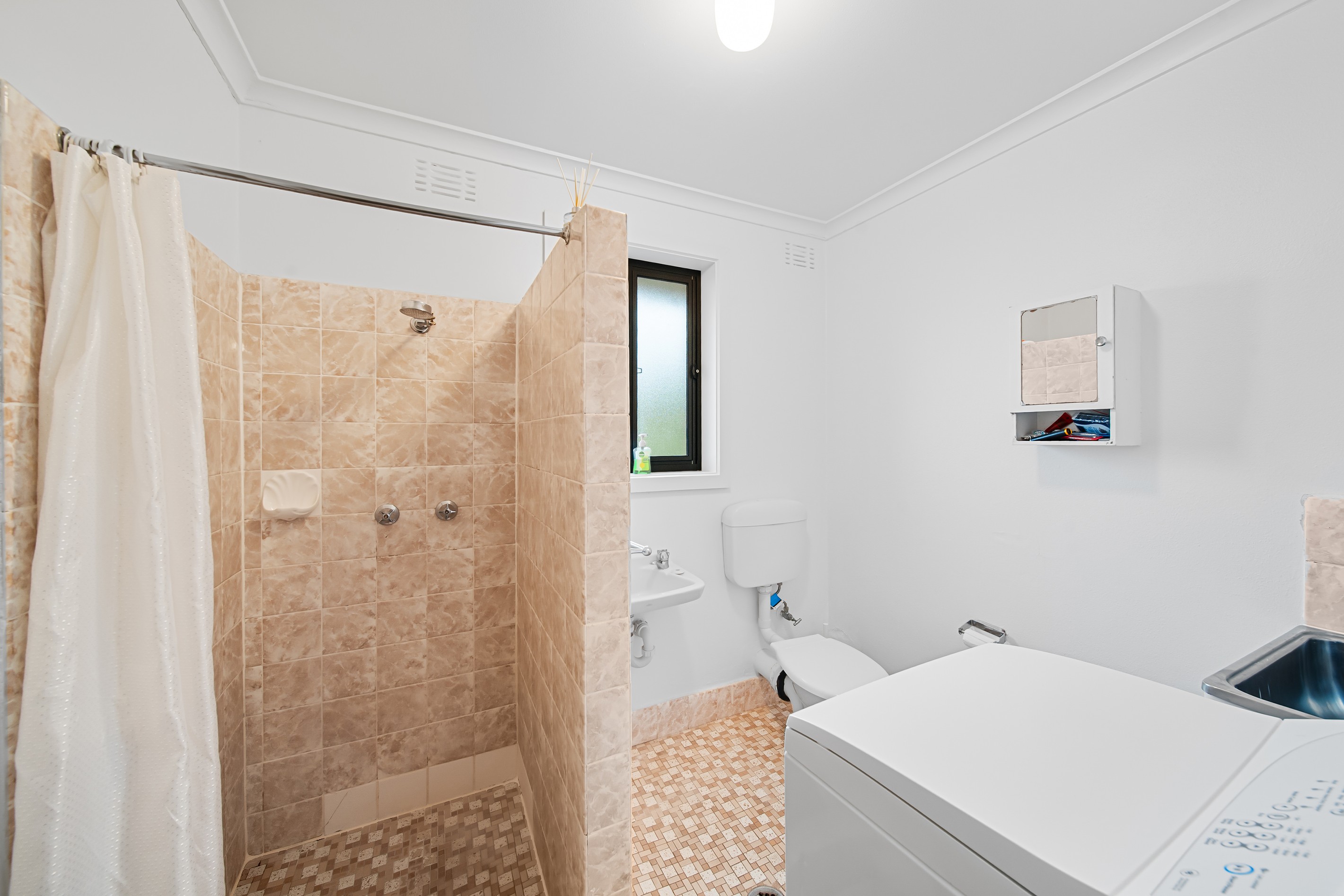 8/90 Tharwa Road, Queanbeyan, NSW 2620