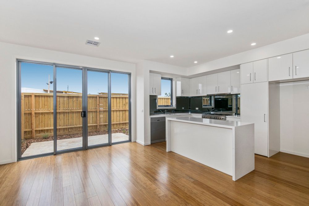 16 Emica Parade, Knoxfield, VIC 3180