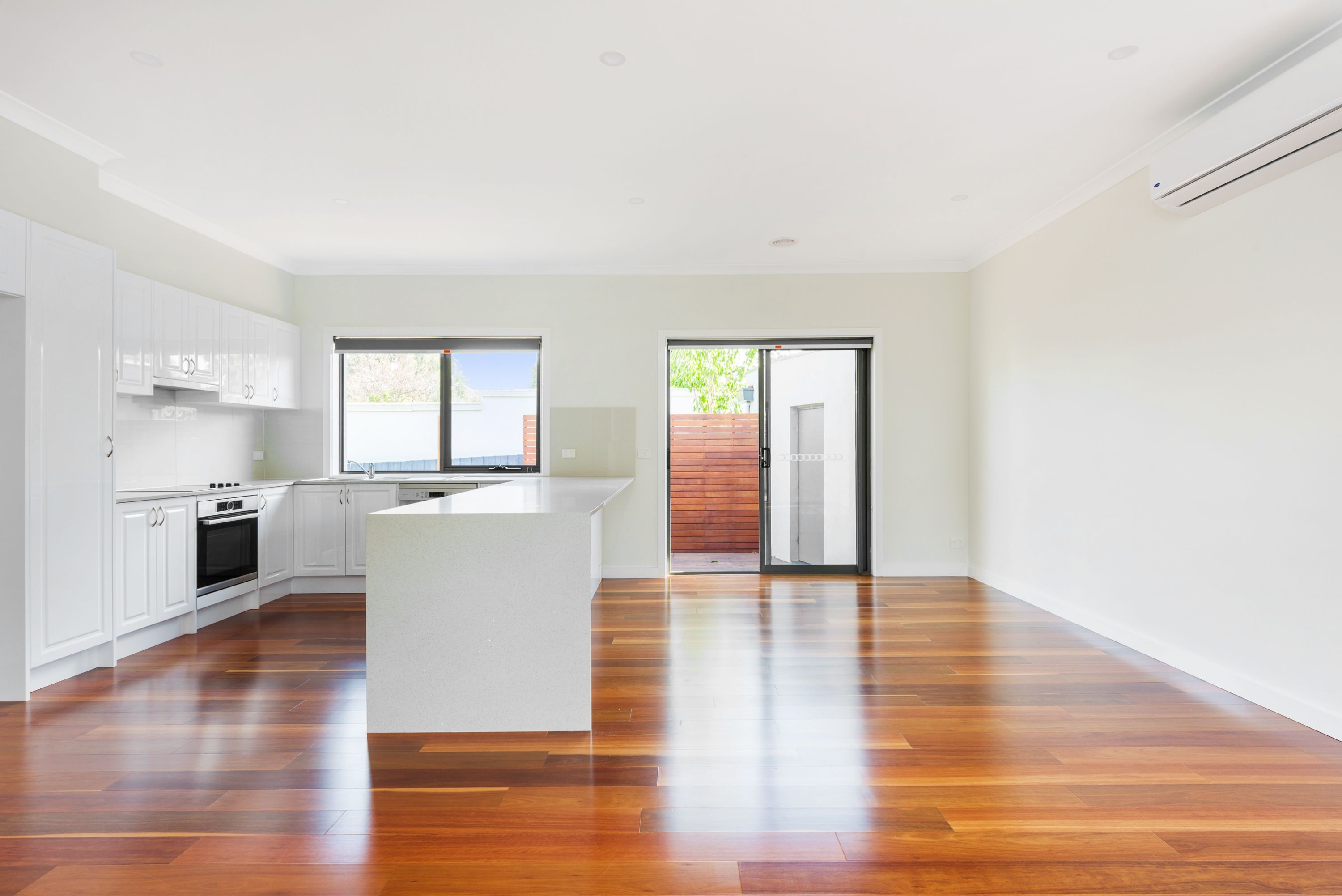 2/33 Lloyd Street, Knoxfield, VIC 3180