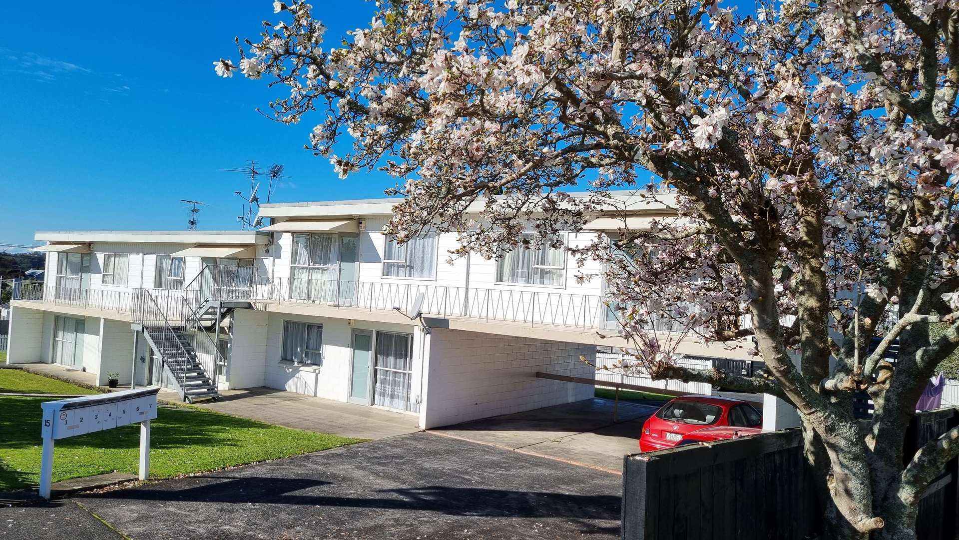 2/15 Lloyd Avenue photo 0