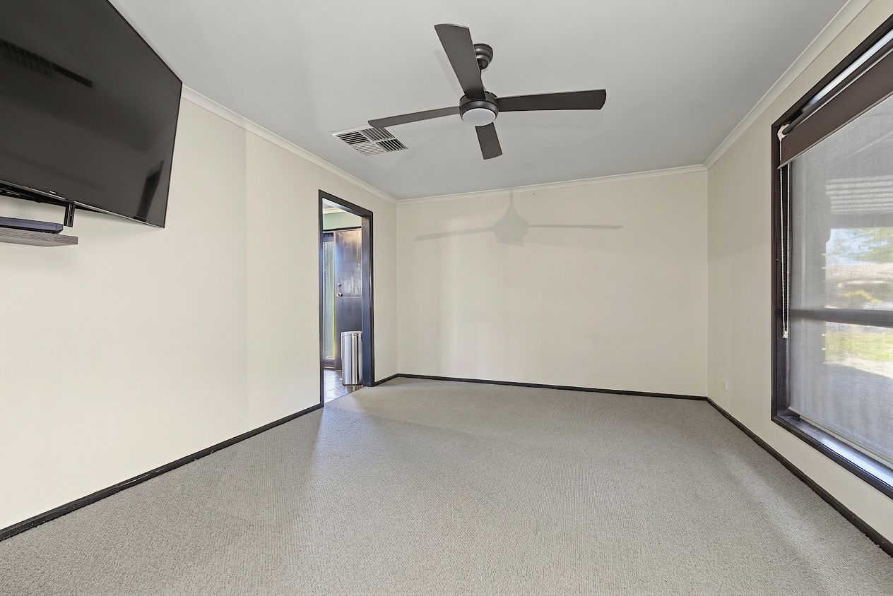 15 Causby Crescent — photo 4 of 20