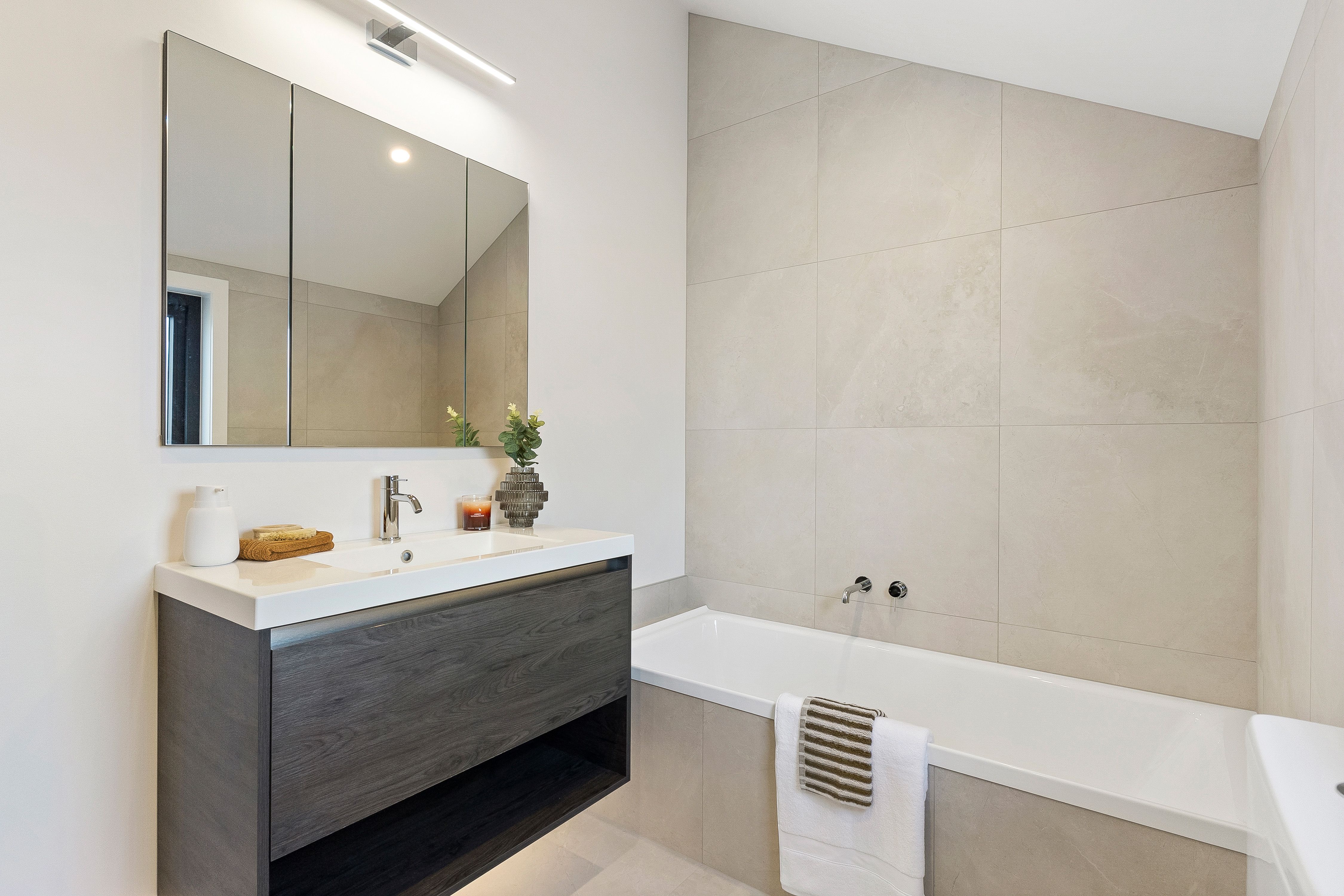 B/394 East Coast Road, Sunnynook, North Shore City