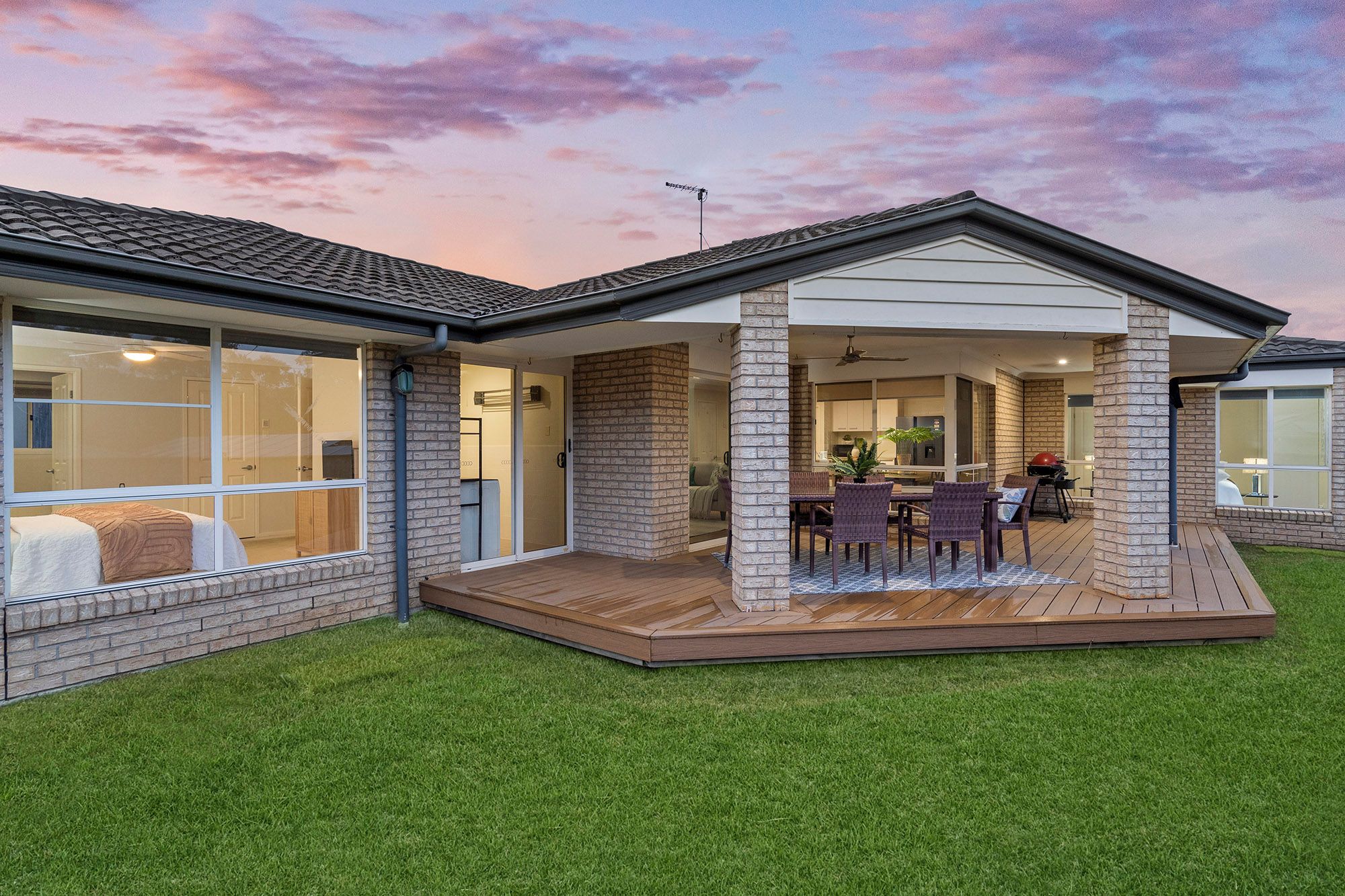 4 Haughton Street, Pacific Pines, QLD 4211