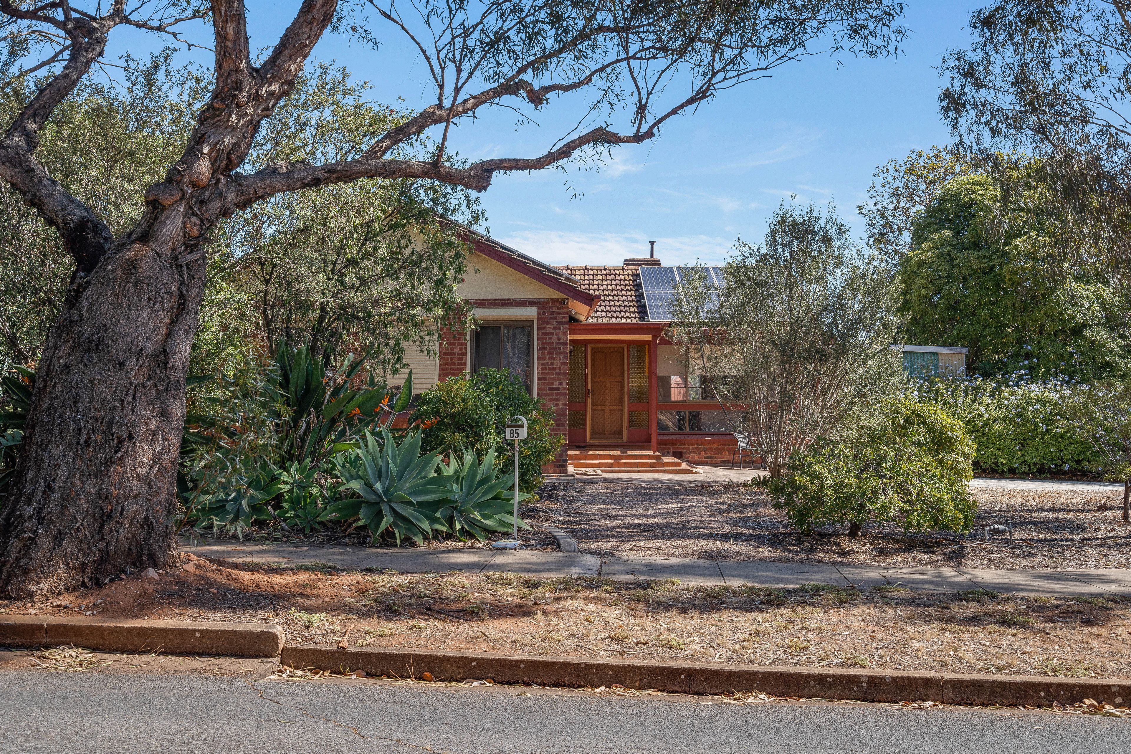 85 Collingbourne Drive, Elizabeth Vale, SA 5112 - Sold House - Ray ...