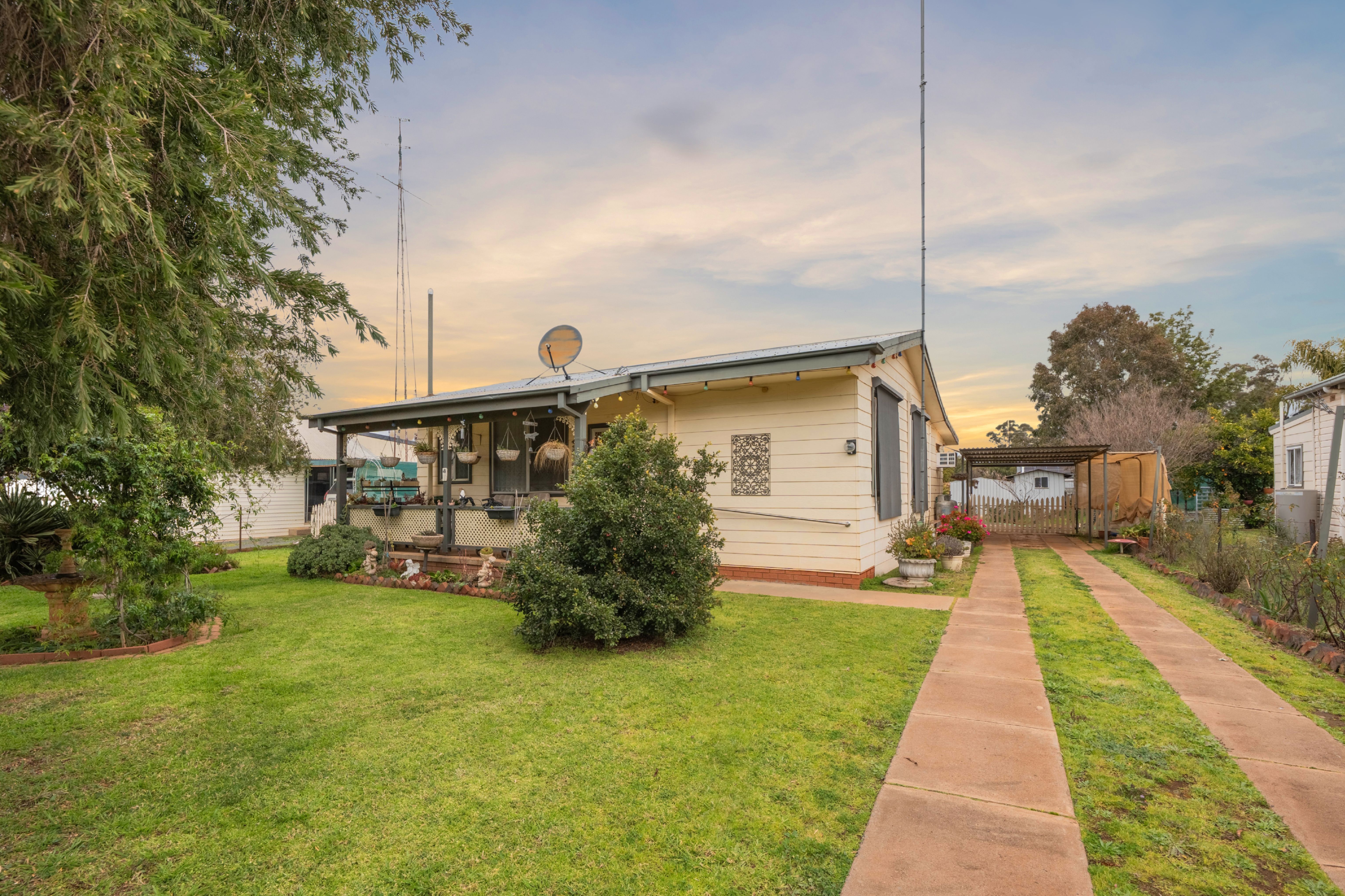 42 Ethel Street — photo from Ray White Parkes