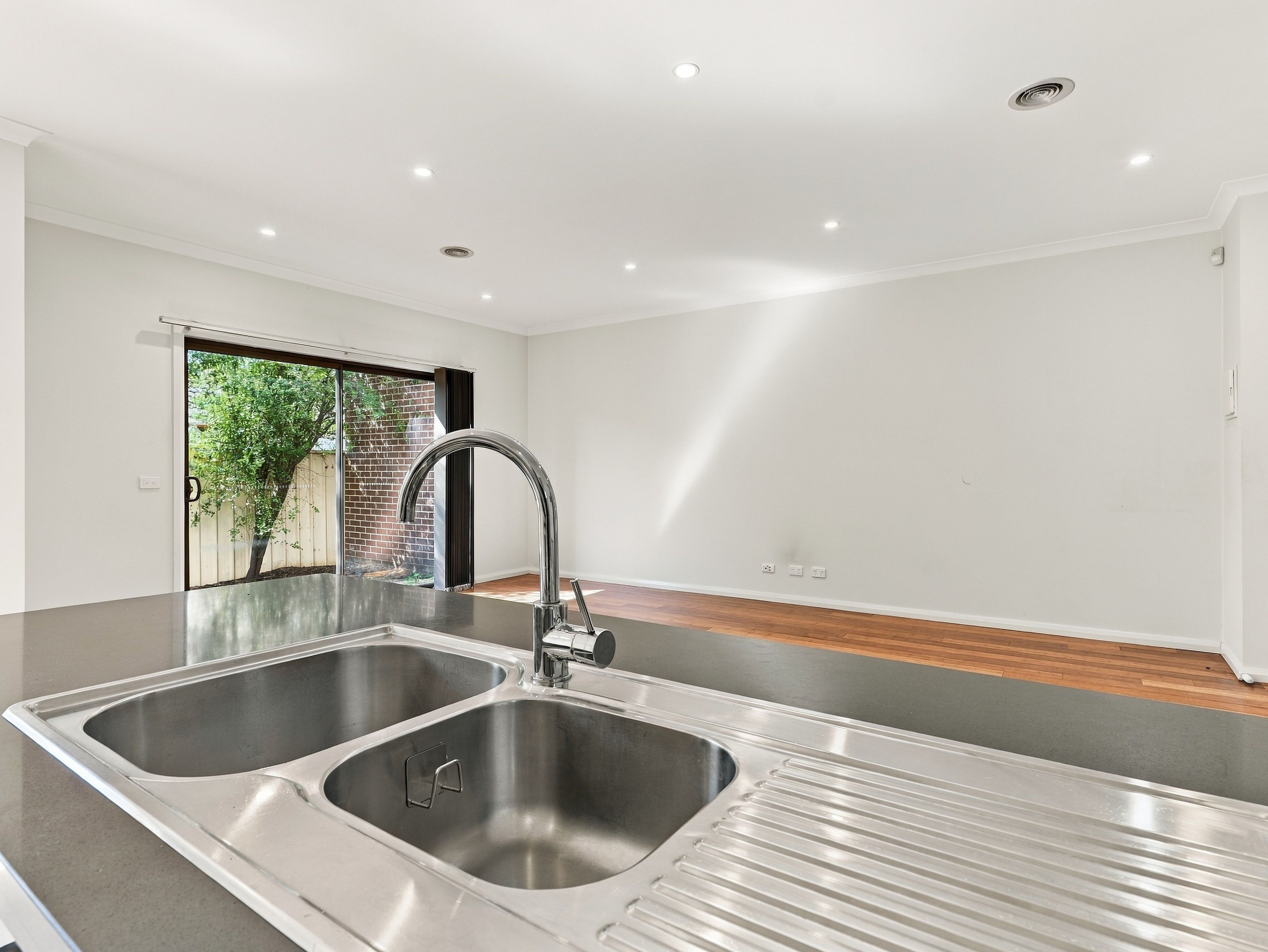 2/21 Leslie Street — photo 8 of 22
