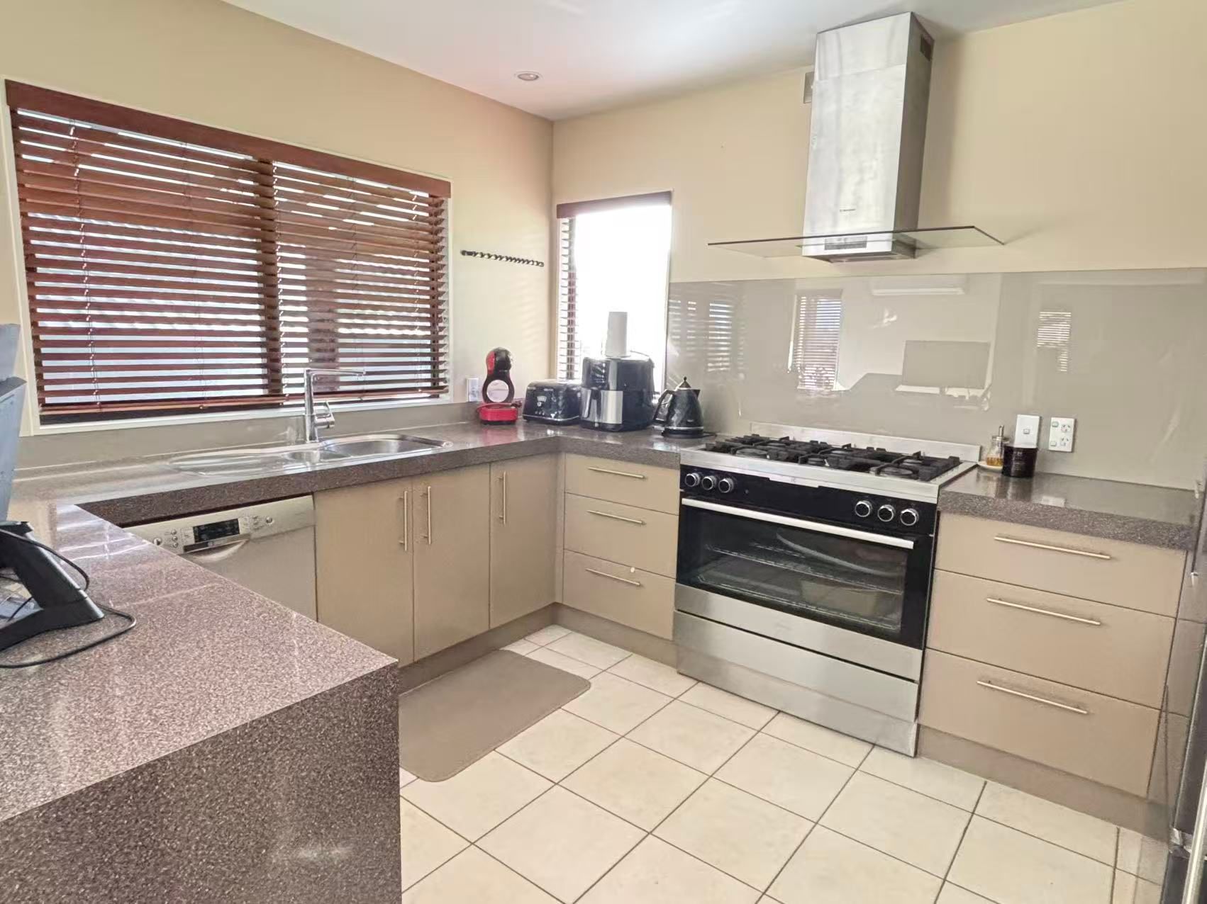 18 Manara Place, The Gardens, Manukau City