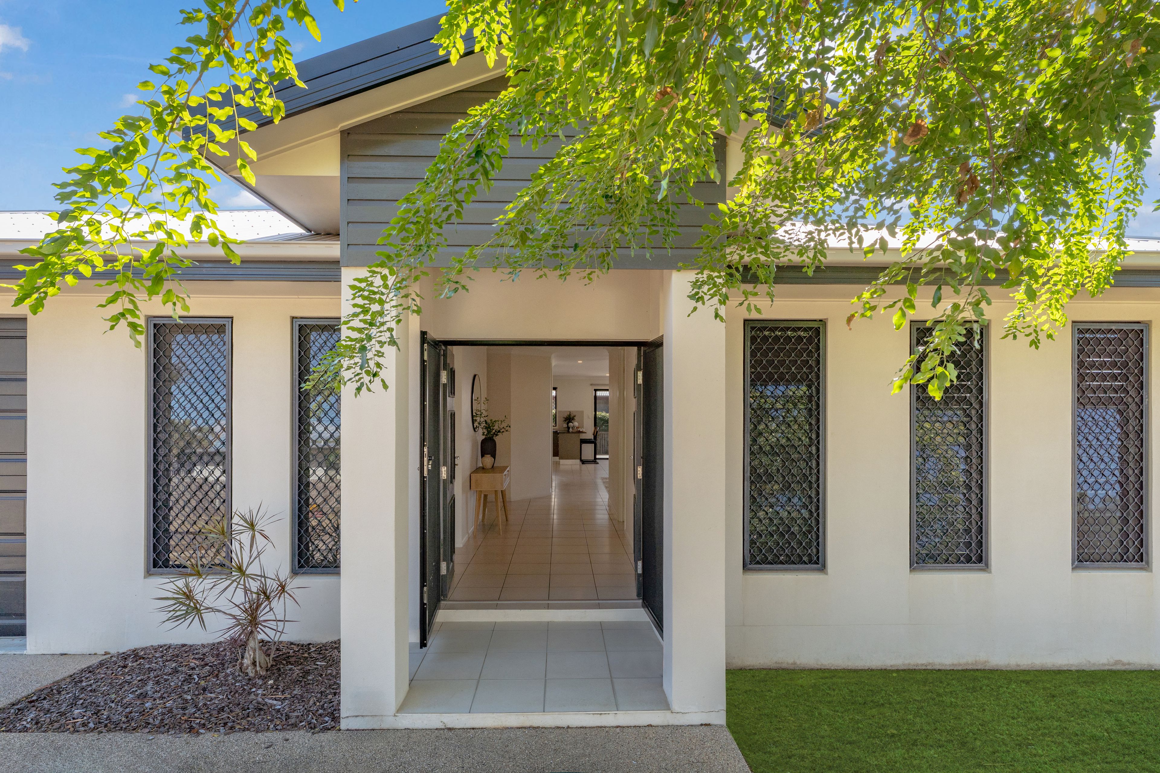 8 Kroymans Drive, Mount Louisa, QLD 4814