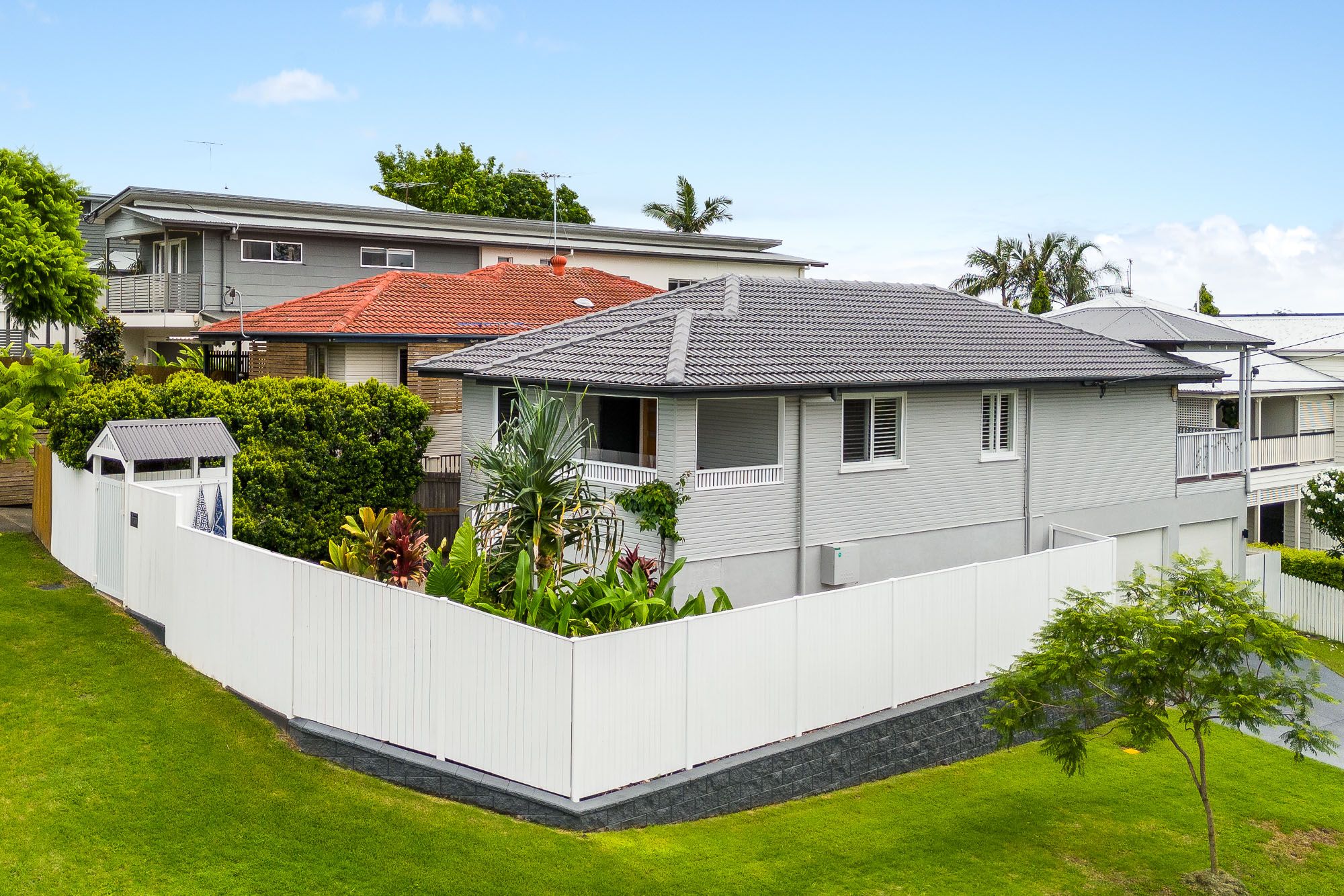 69 Dover Street, Hawthorne QLD 4171
