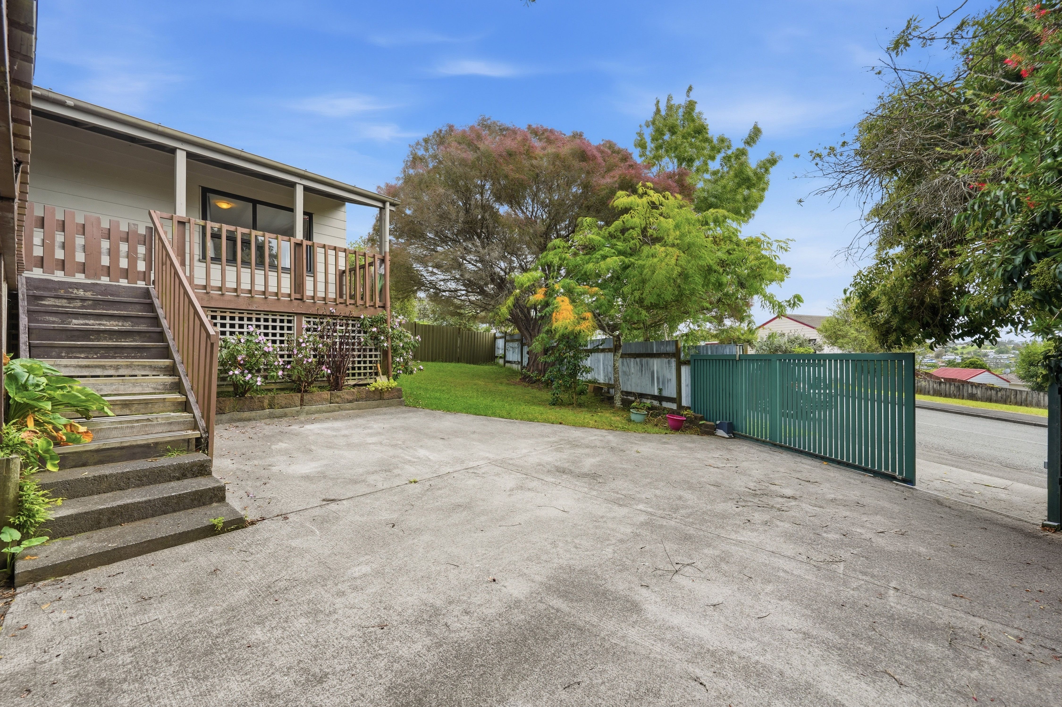 18 Holmes Drive South, Massey, Waitakere City