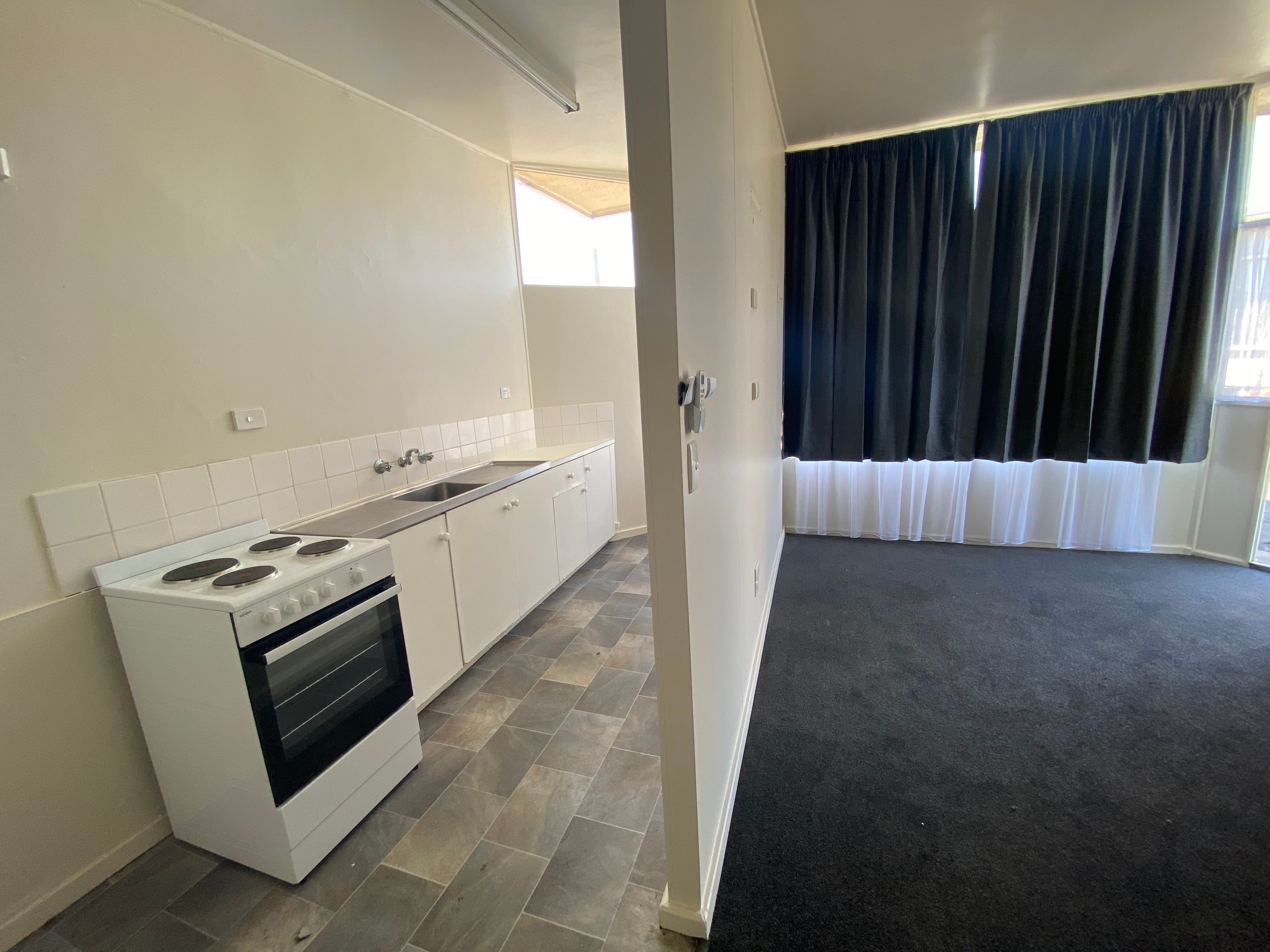 25/11 Bates Road — photo 4 of 5