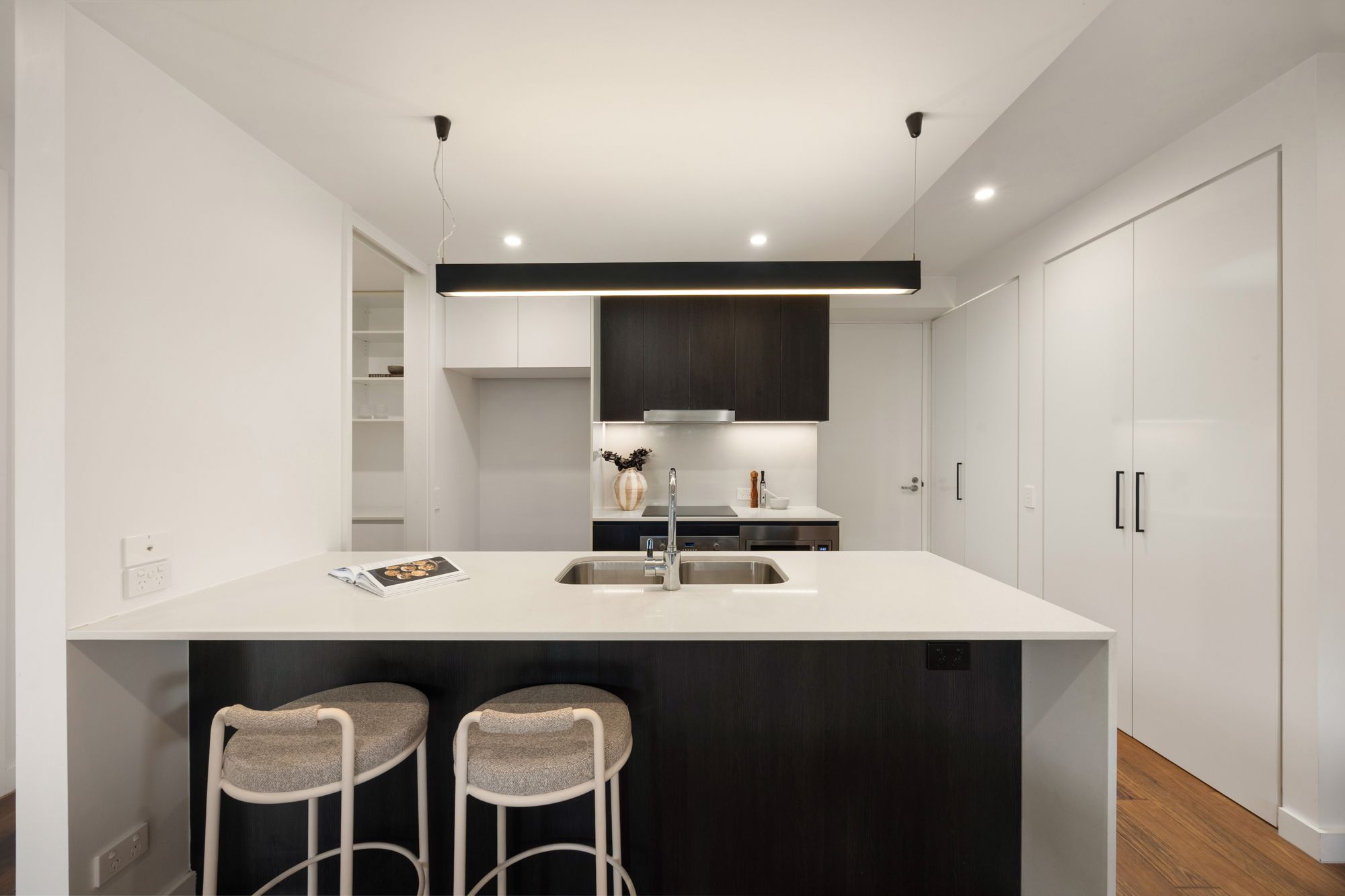 305/16 Priory Street — photo 3 of 14