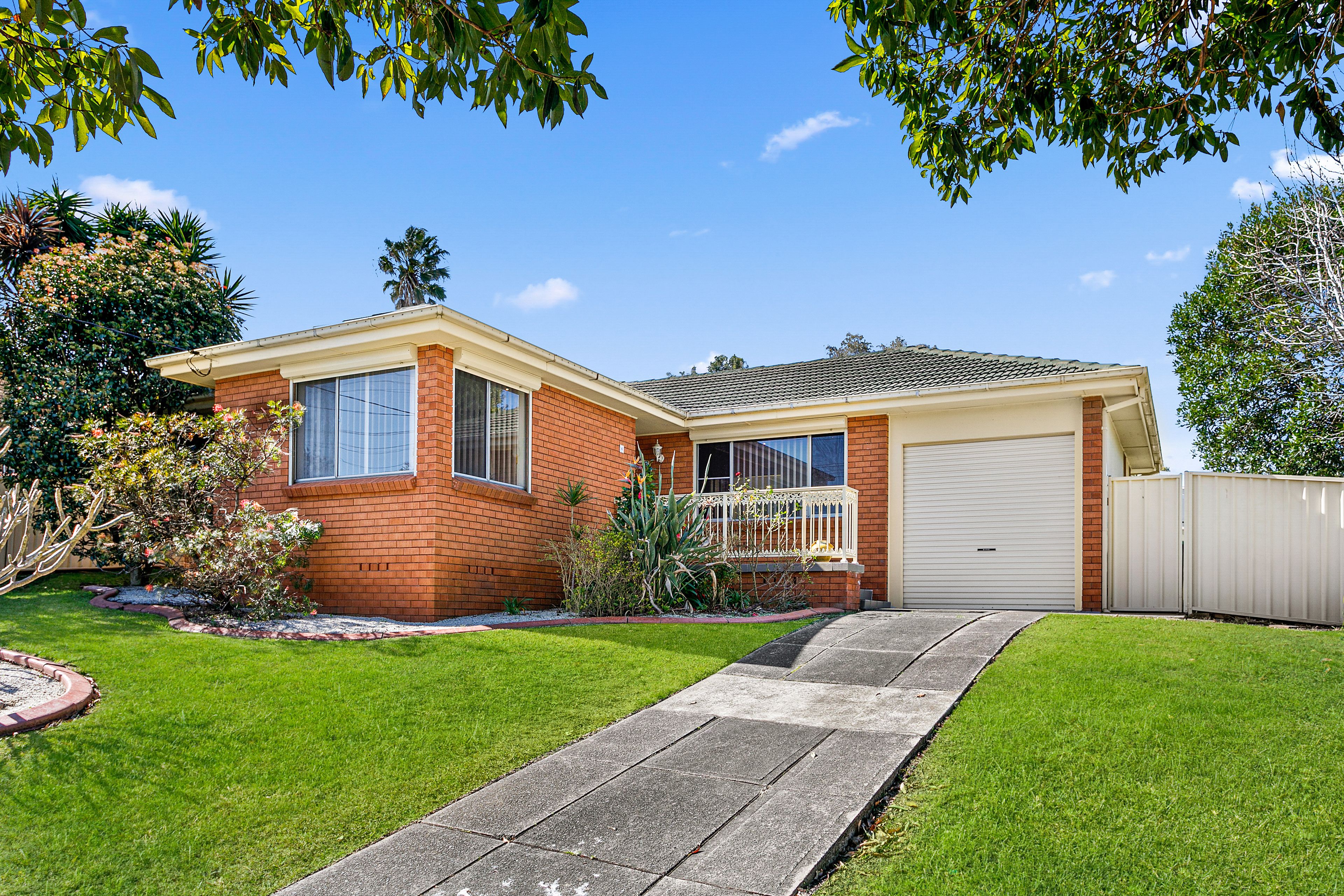 6 Gray Avenue, Mount Warrigal NSW 2528