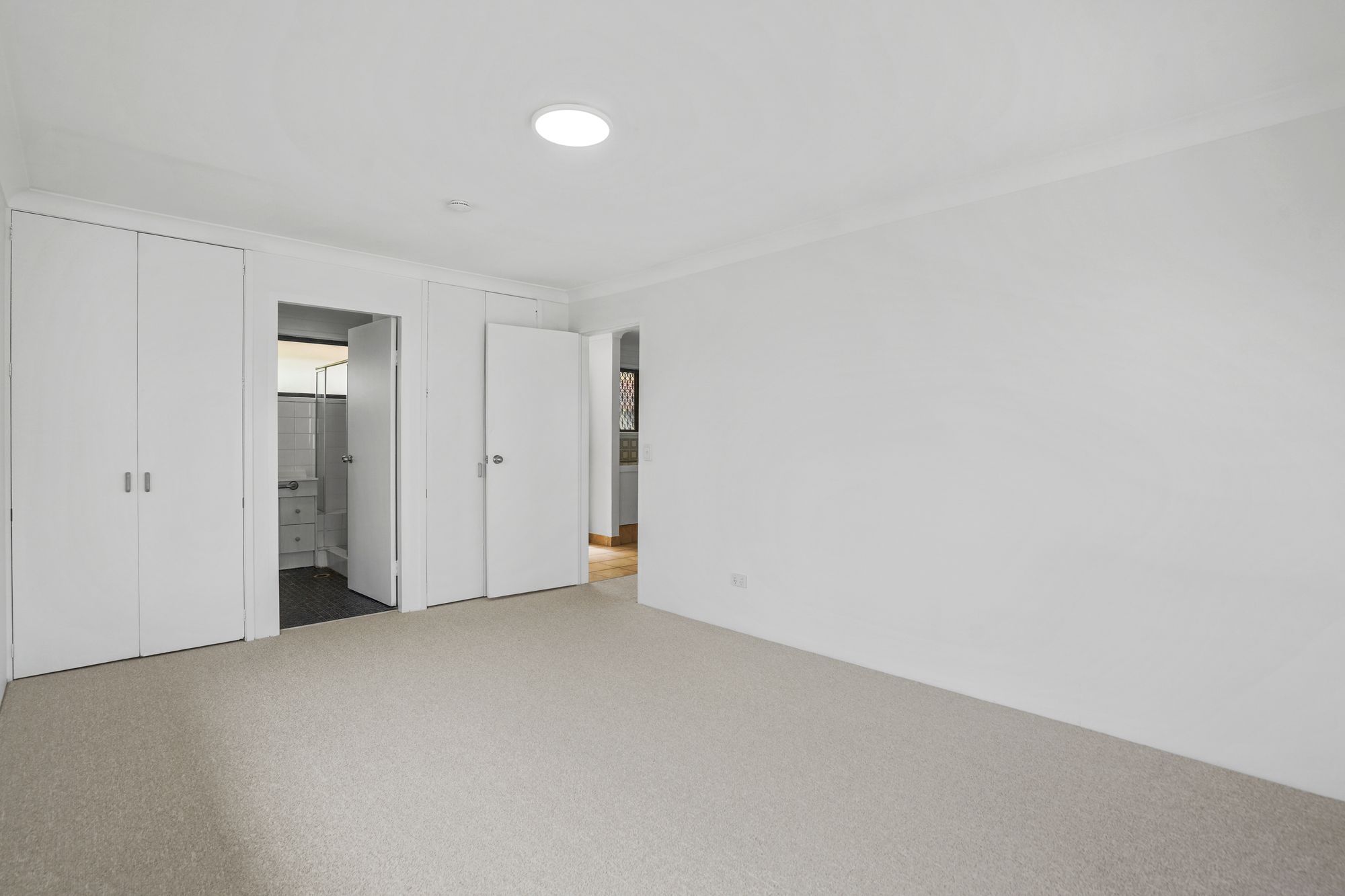 4/3 Robert Street — photo 6 of 18