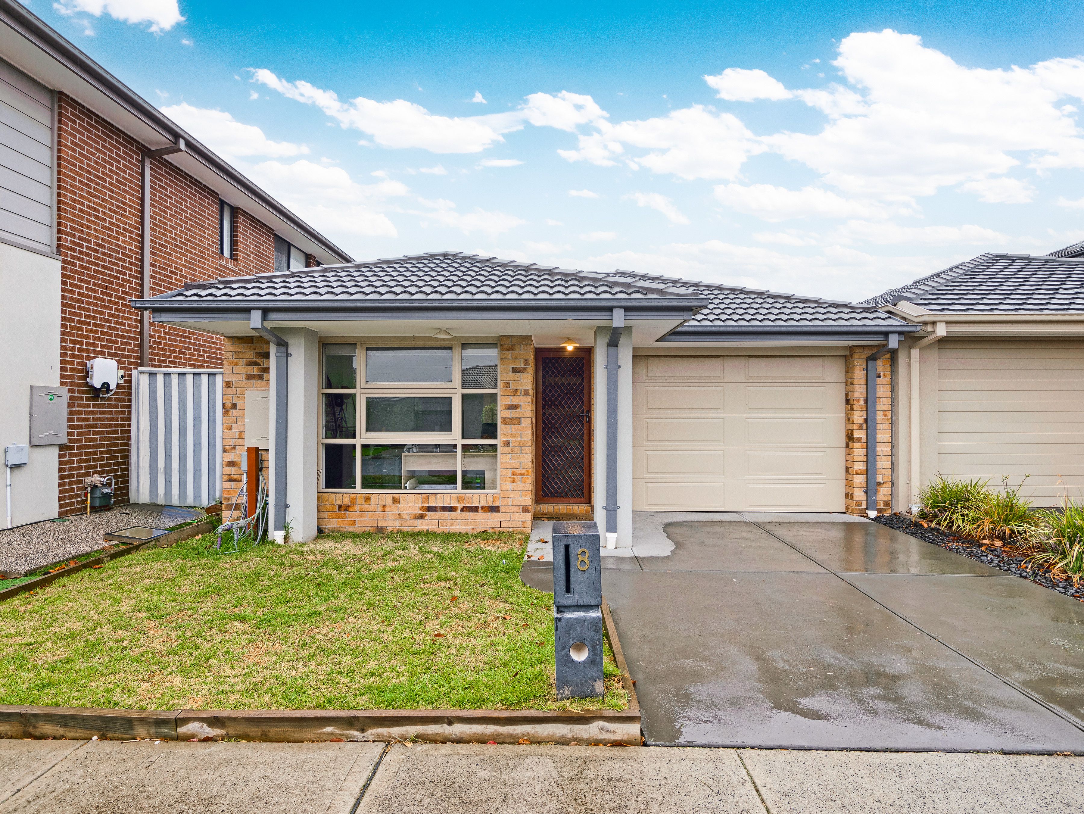 8 Romulus Crescent, Cranbourne West VIC 3977