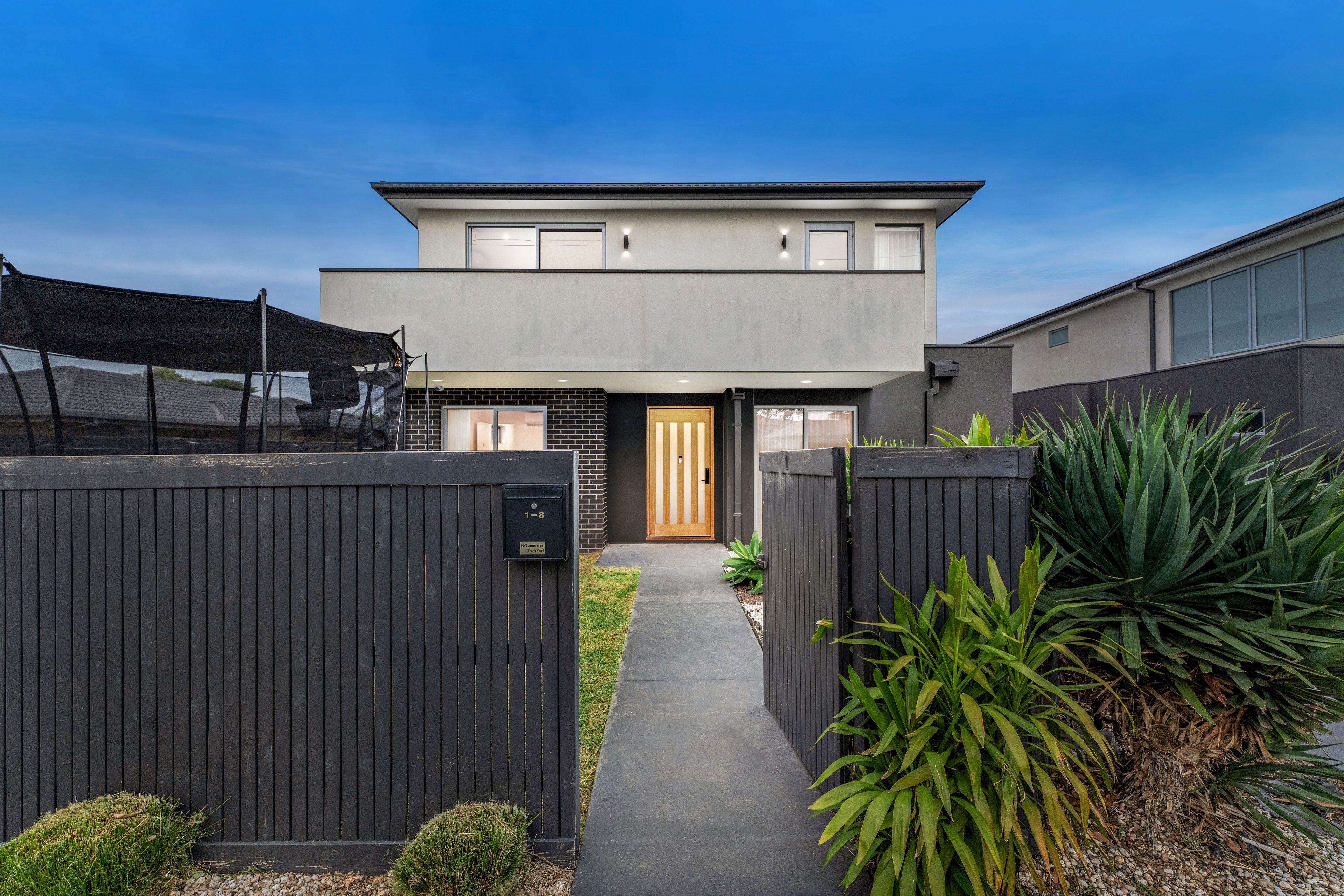 1/8 Canberra Street — photo from Ray White Chelsea