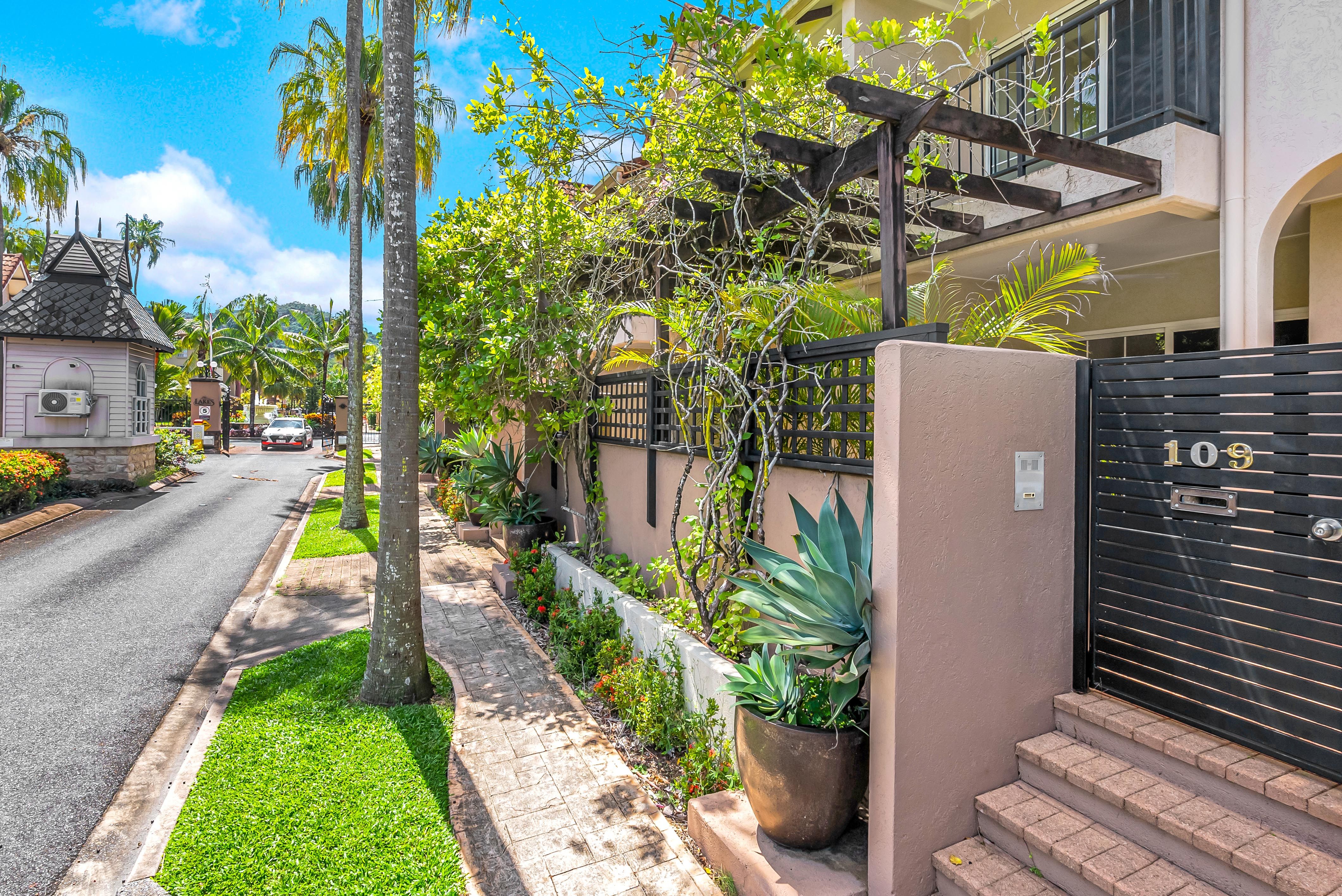 109/2-10 Greenslopes Street, Cairns North, QLD 4870