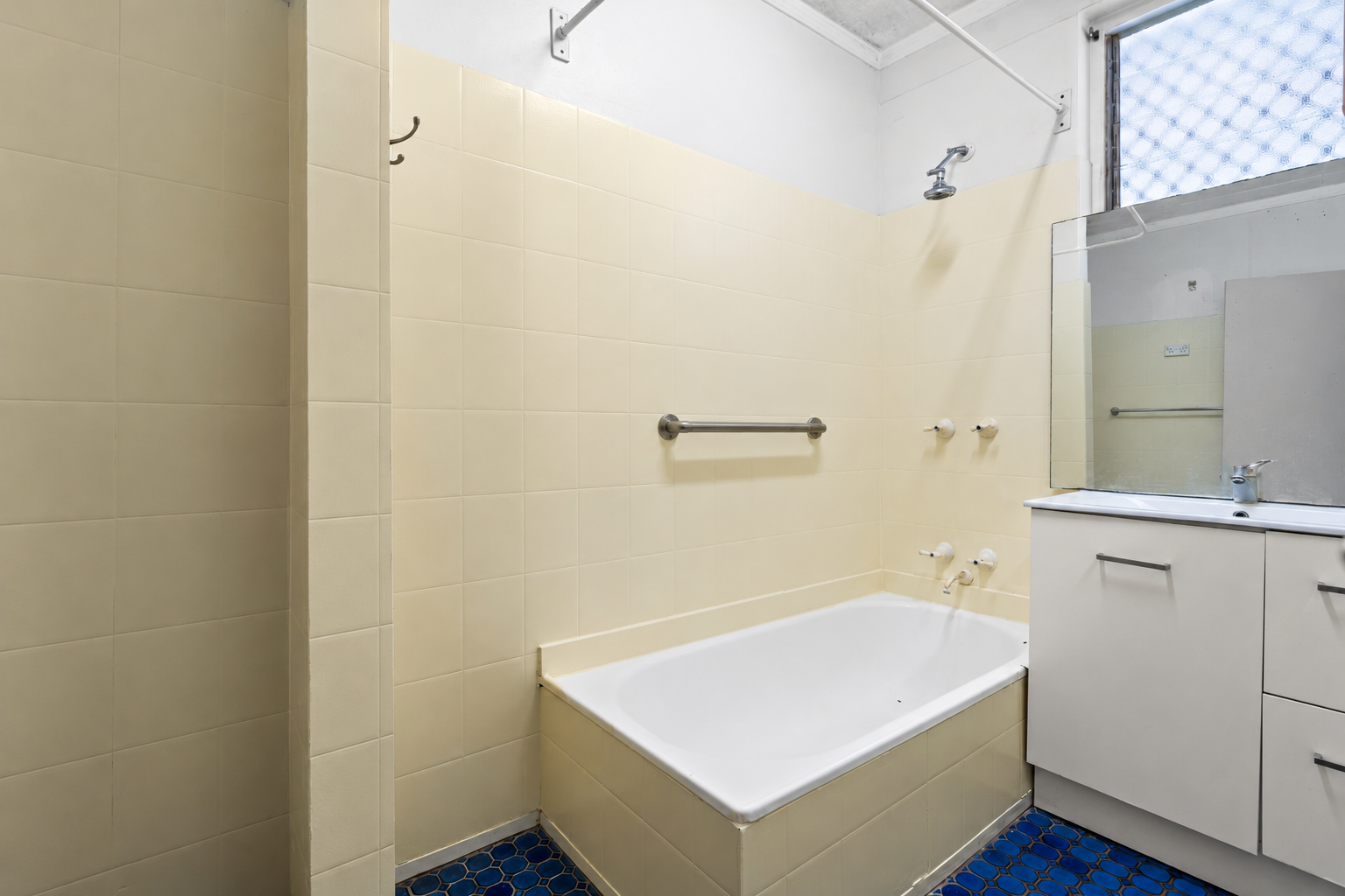 35 Carpentier Crescent — photo 10 of 13