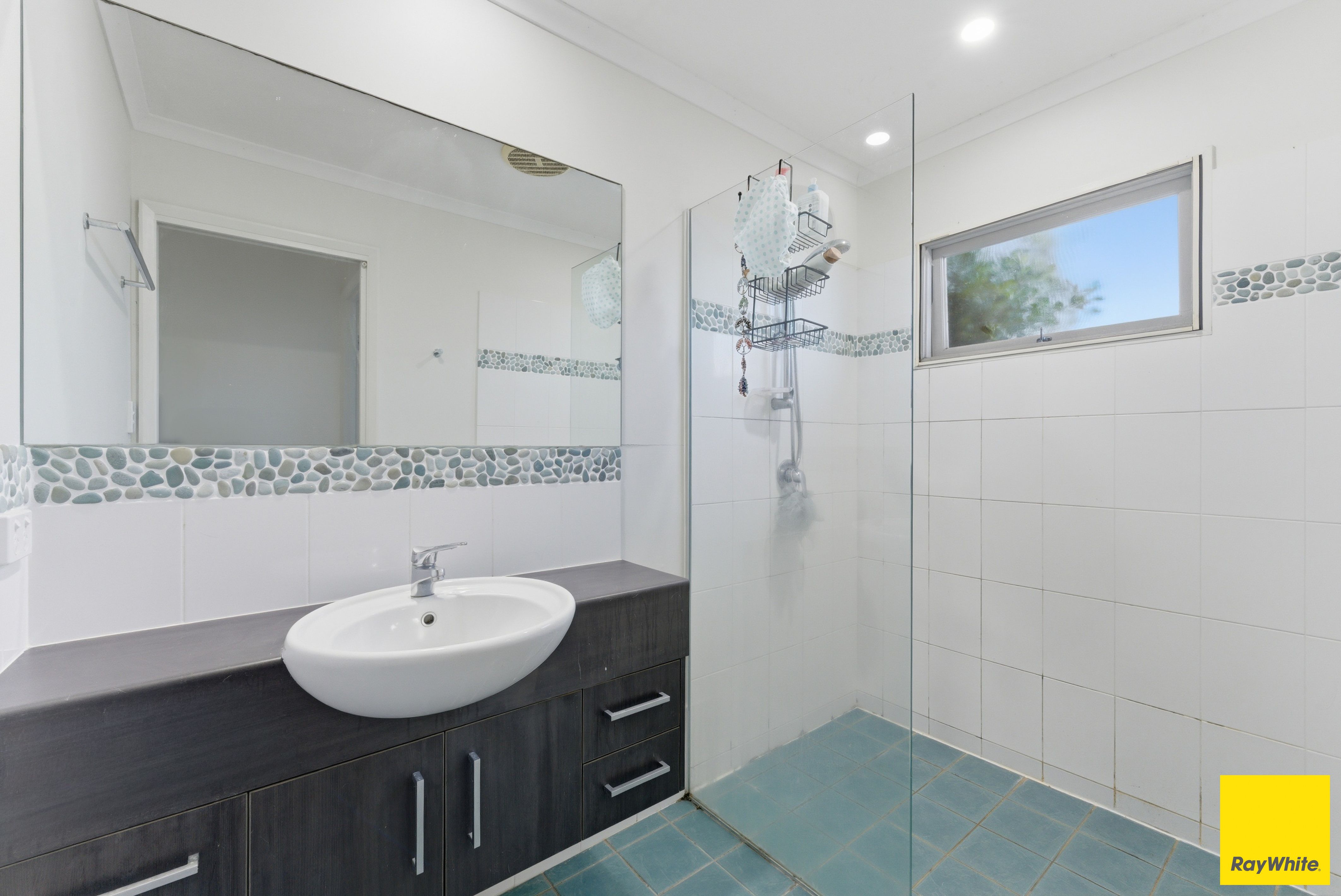 196 Greenslopes Street — photo 16 of 23