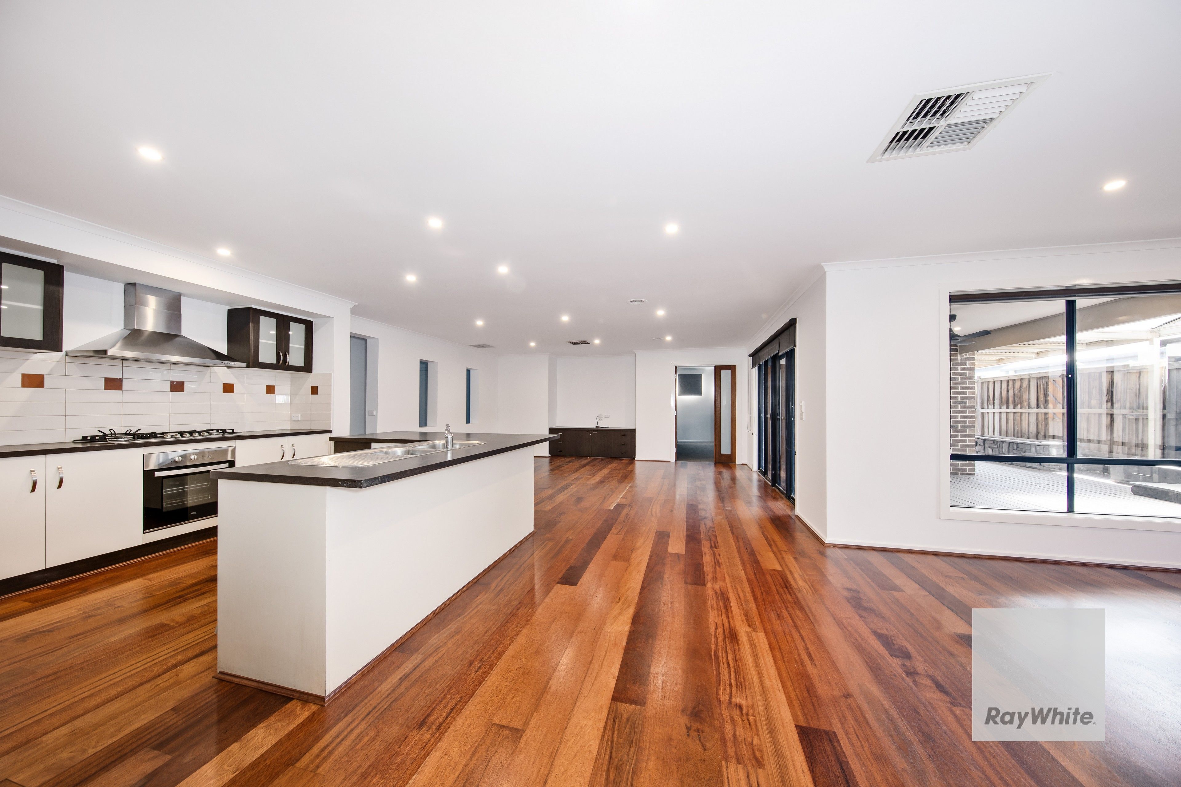 680 Tarneit Road — photo 3 of 9