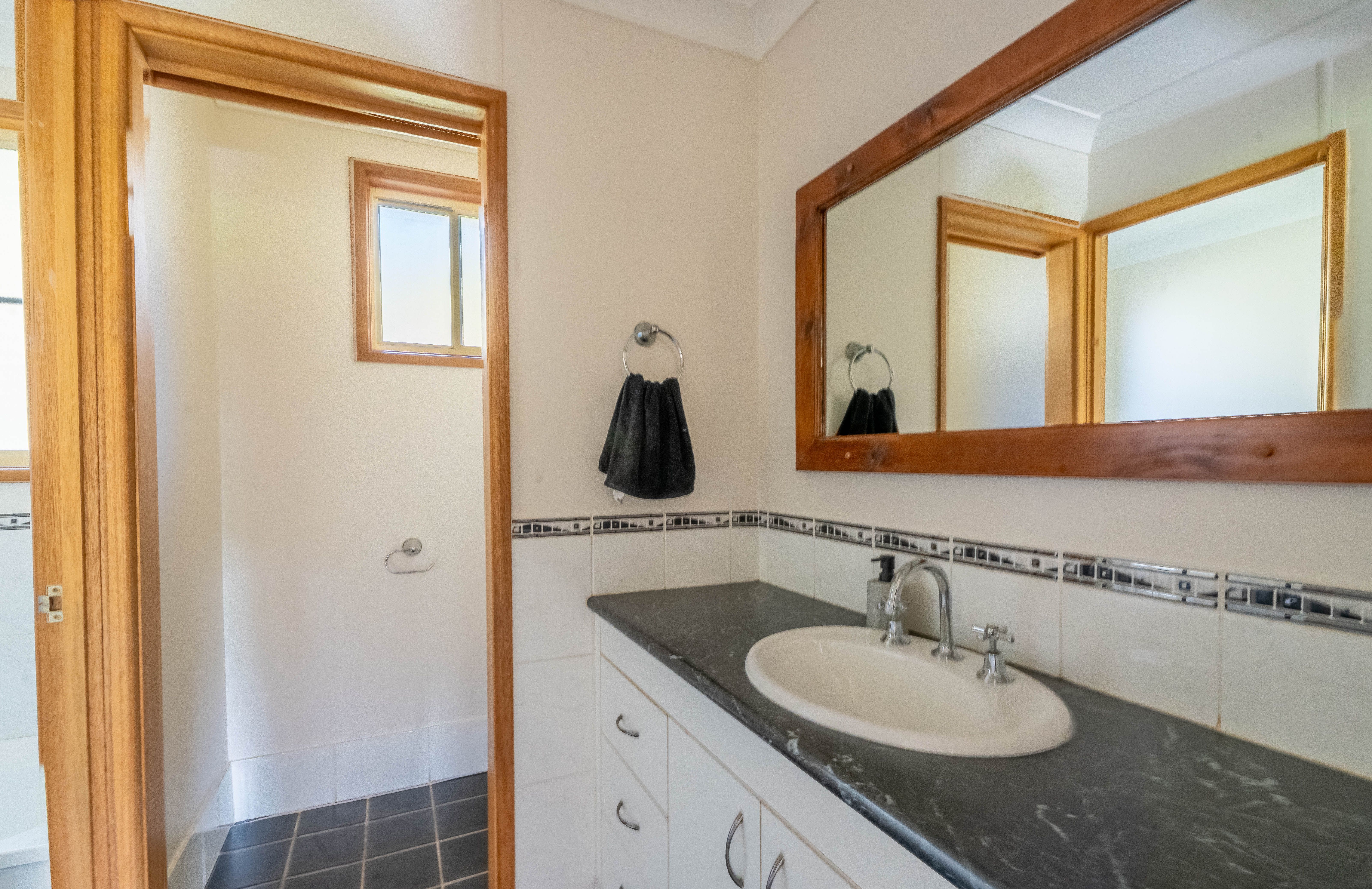 289 Lower Bathurst Street — photo 8 of 19
