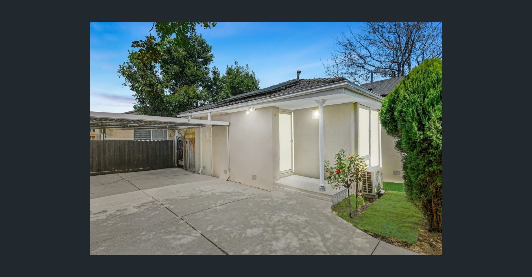 4/10 Wordsworth Avenue — photo from Ray White Clayton