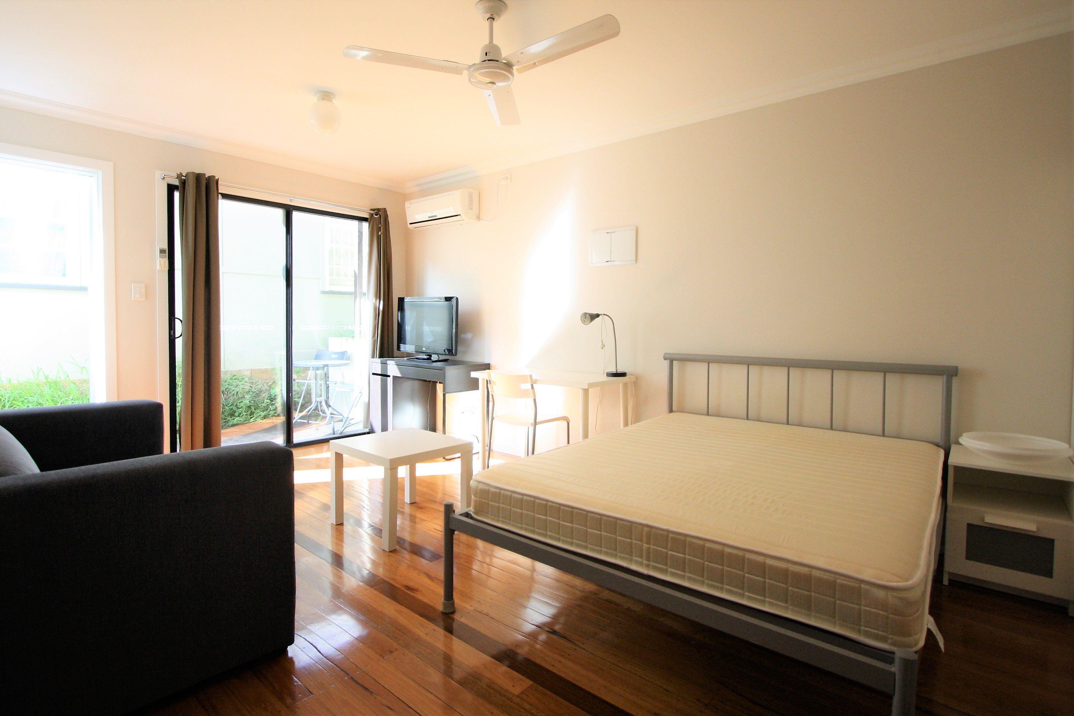 4E/12 Gladstone Road — photo 4 of 7