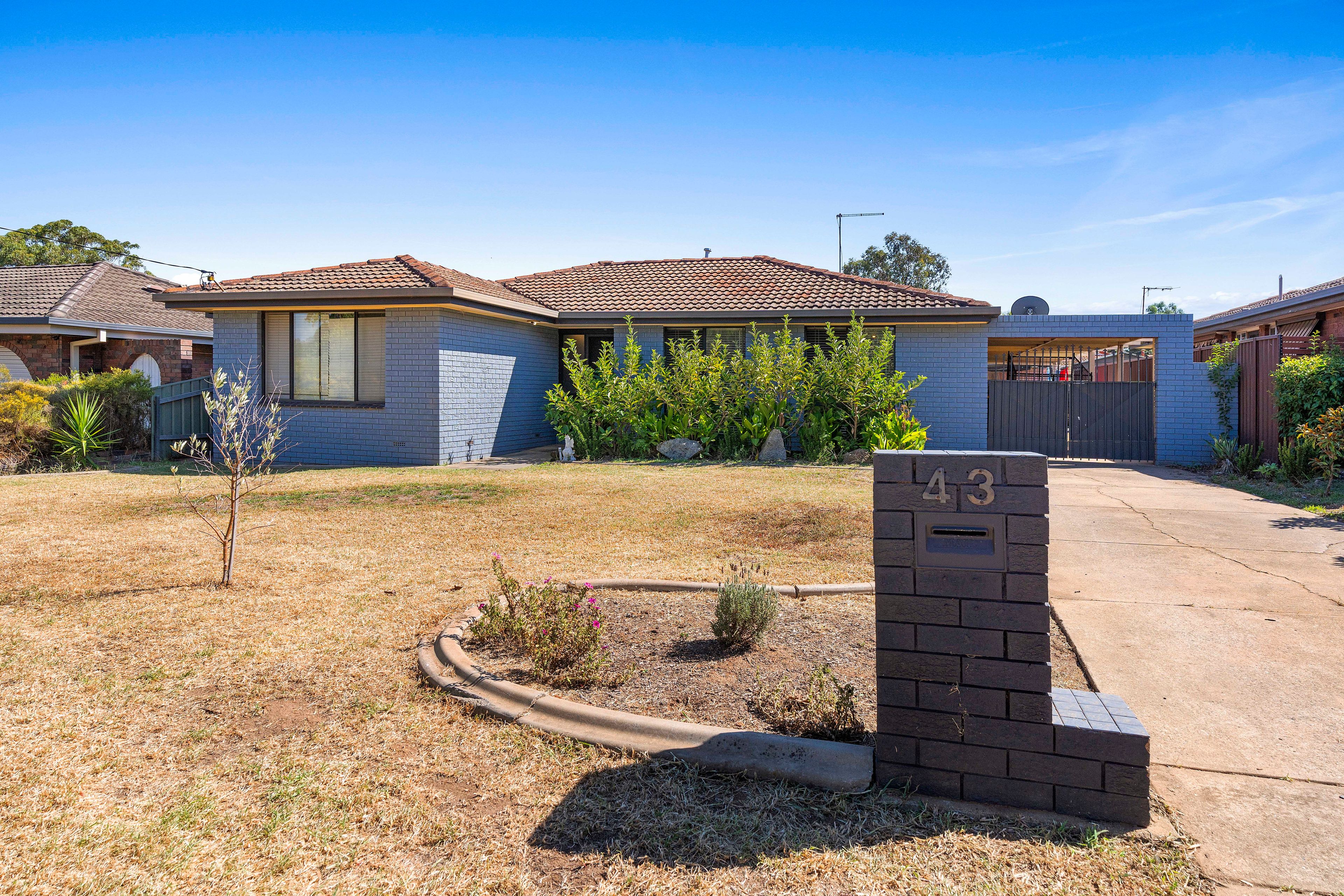 43 Crawford Street, Ashmont NSW 2650