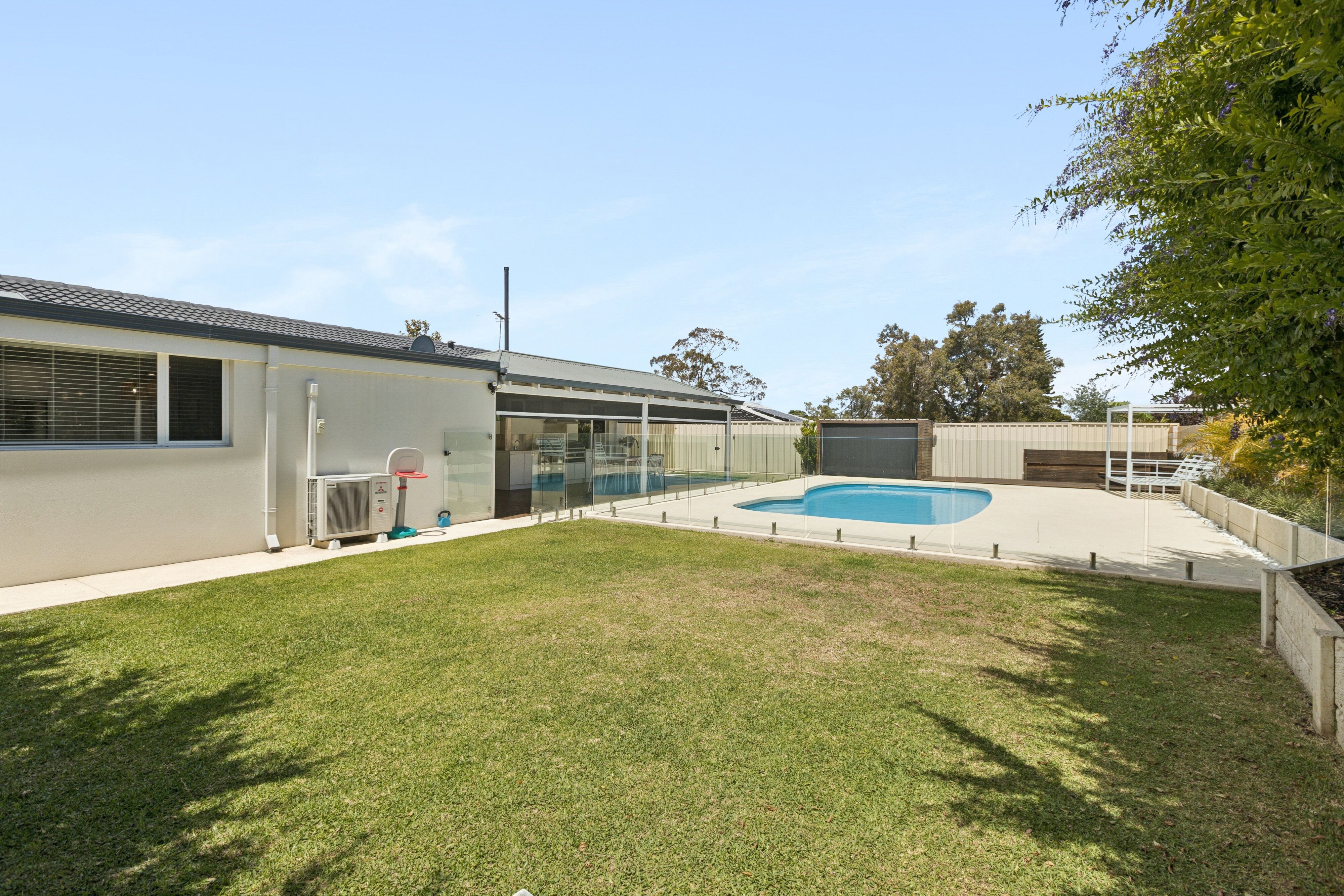 33 Felstead Crescent — photo 25 of 28
