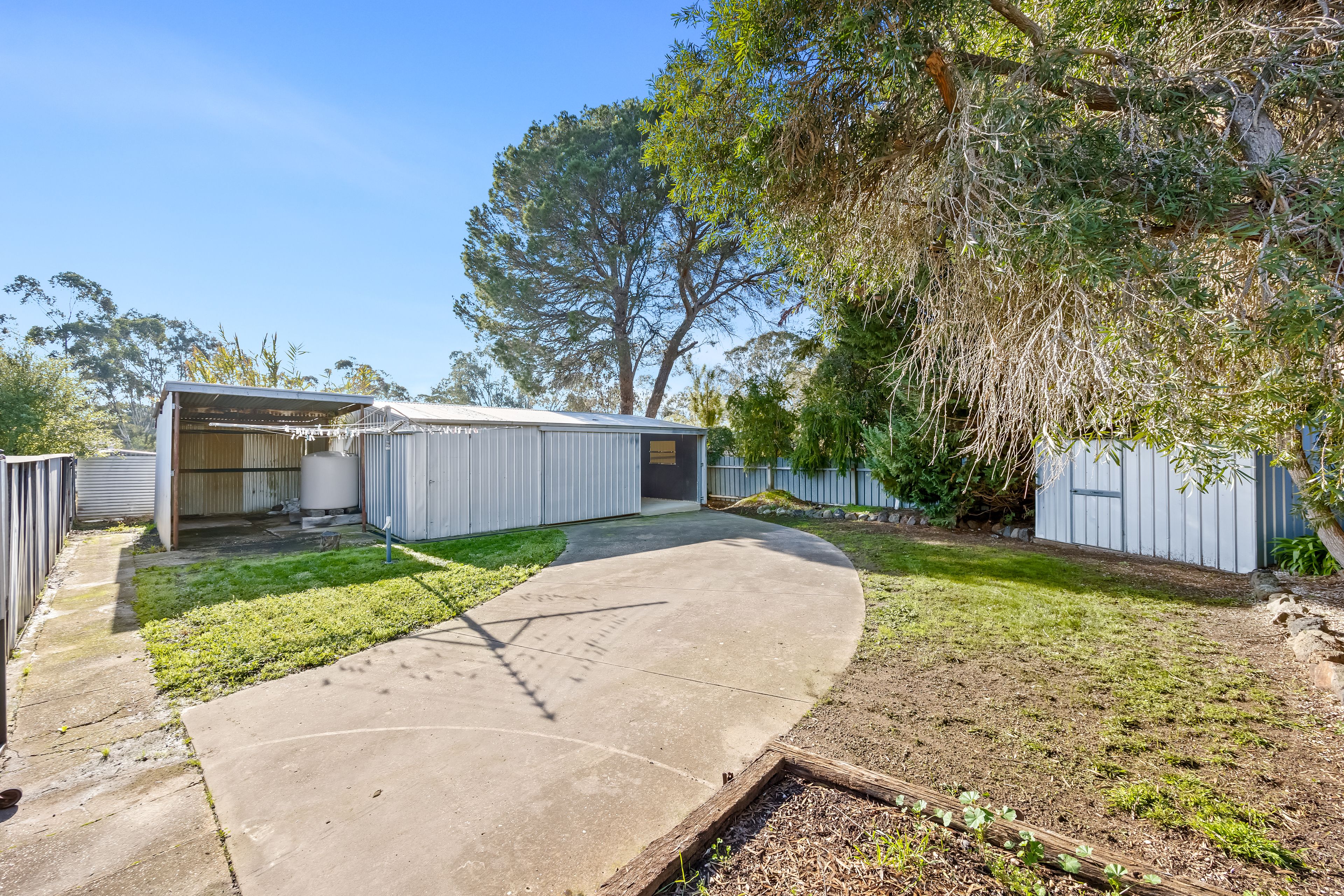 18 Acacia Avenue — photo 17 of 23