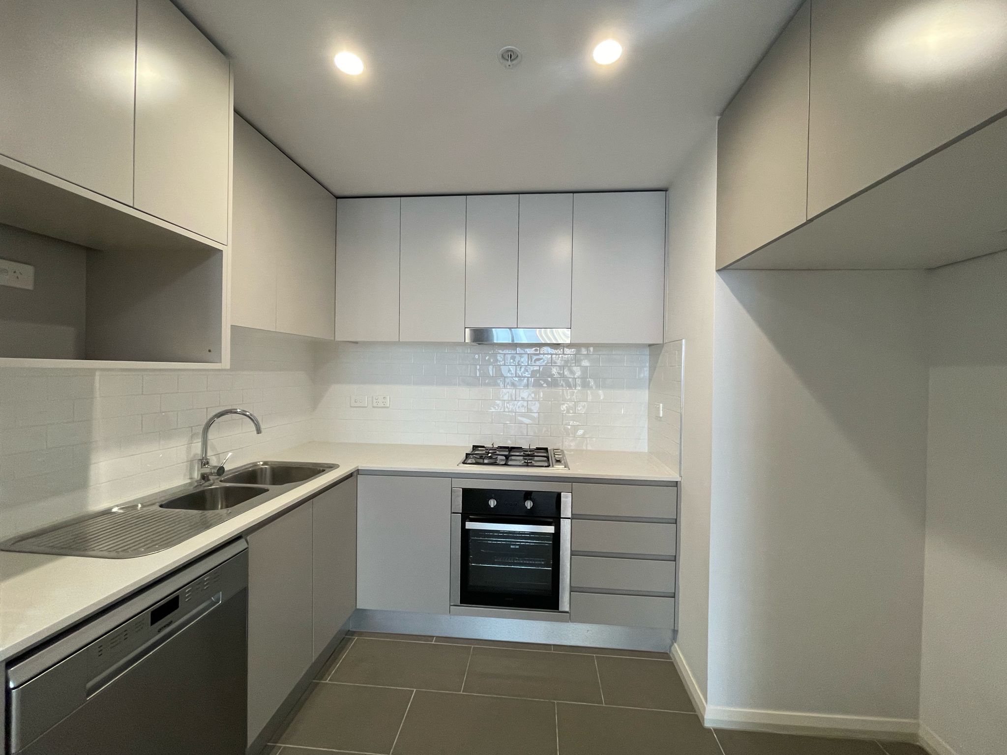 611/21-35 Princes Highway — photo 4 of 13