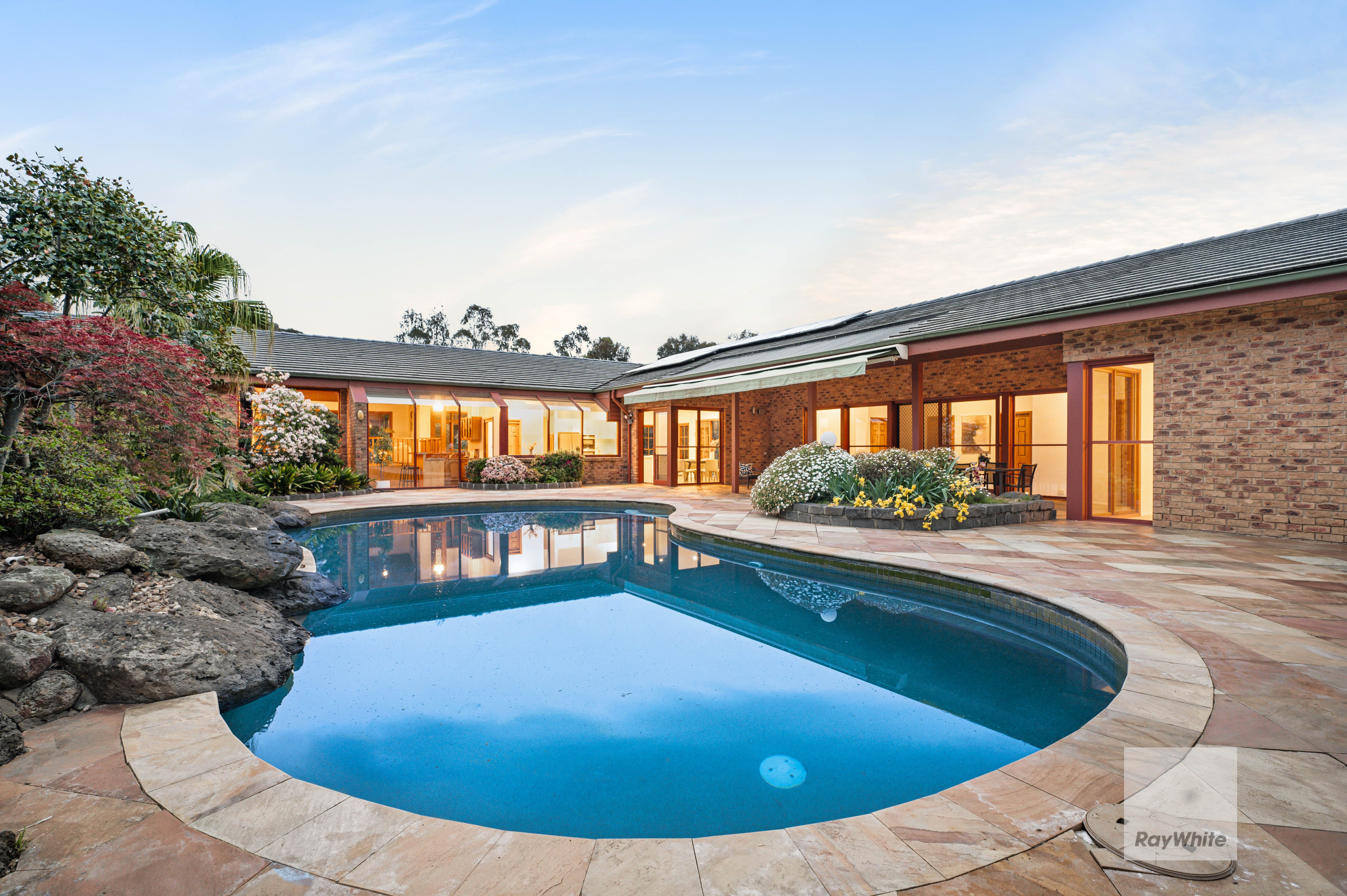 17 Dumfries Terrace, Greenvale, VIC 3059