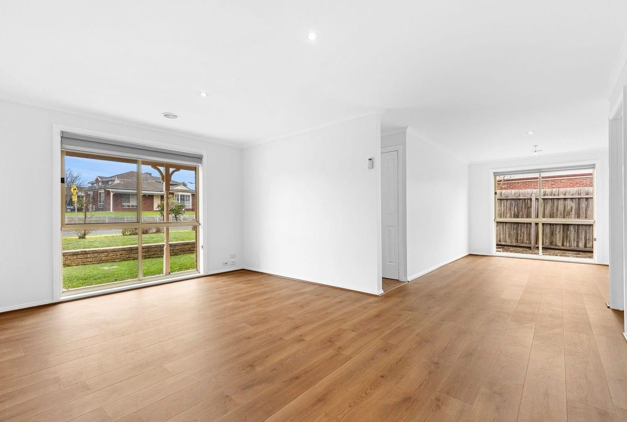 35 Willesden Drive — photo 6 of 18