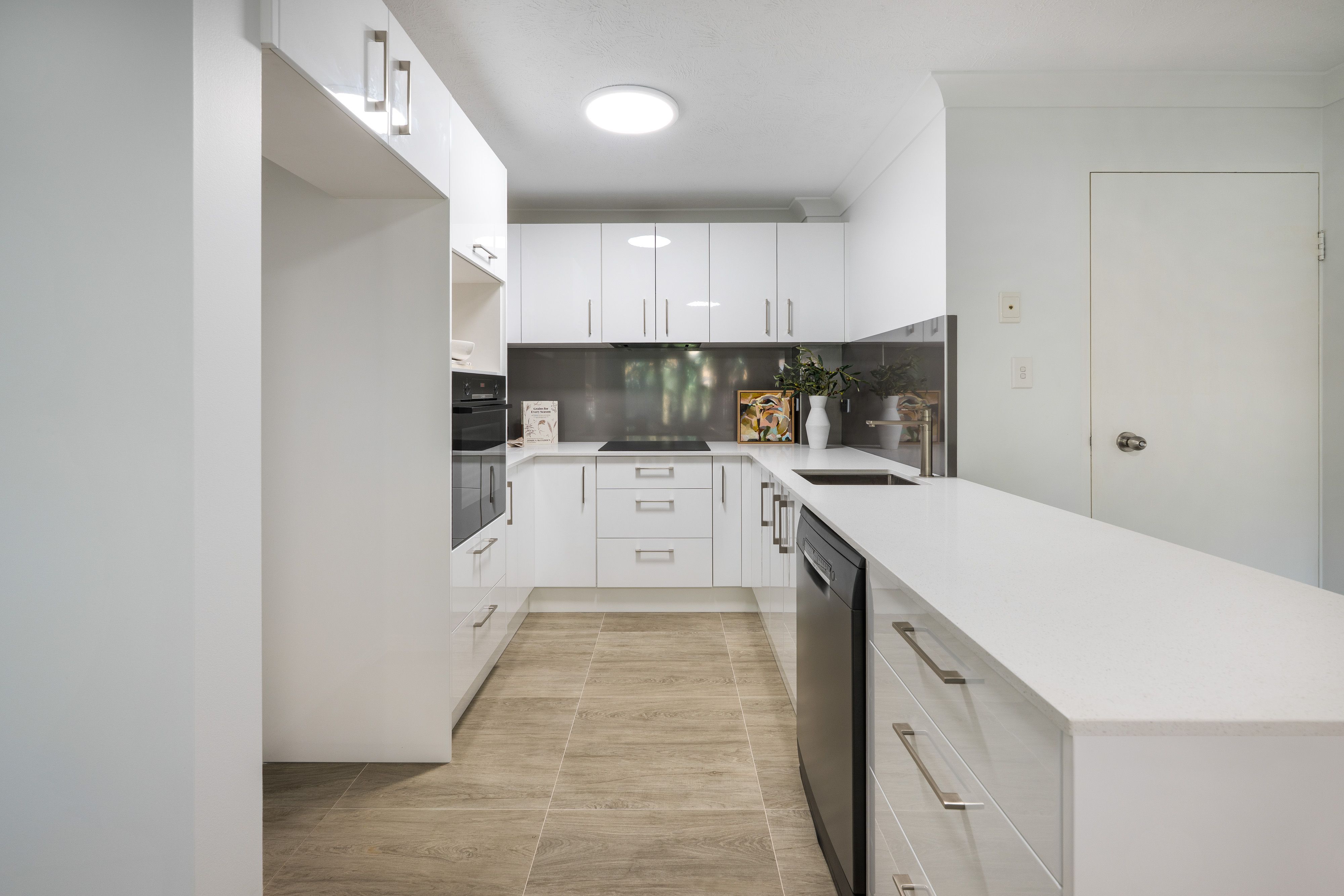 2/33 Brassey Street — photo 5 of 18