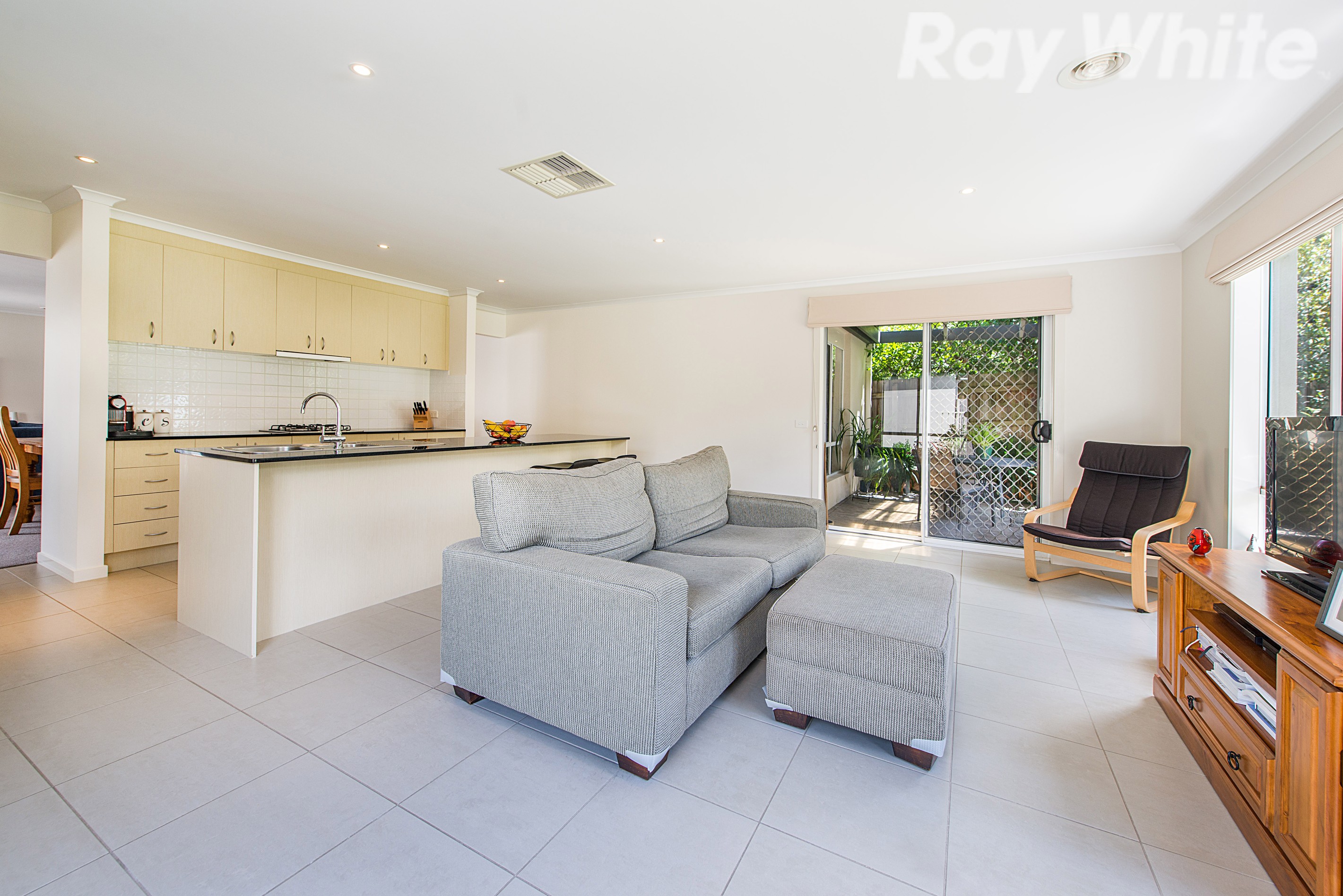 11 Sovereign Manors Crescent, Rowville, VIC 3178