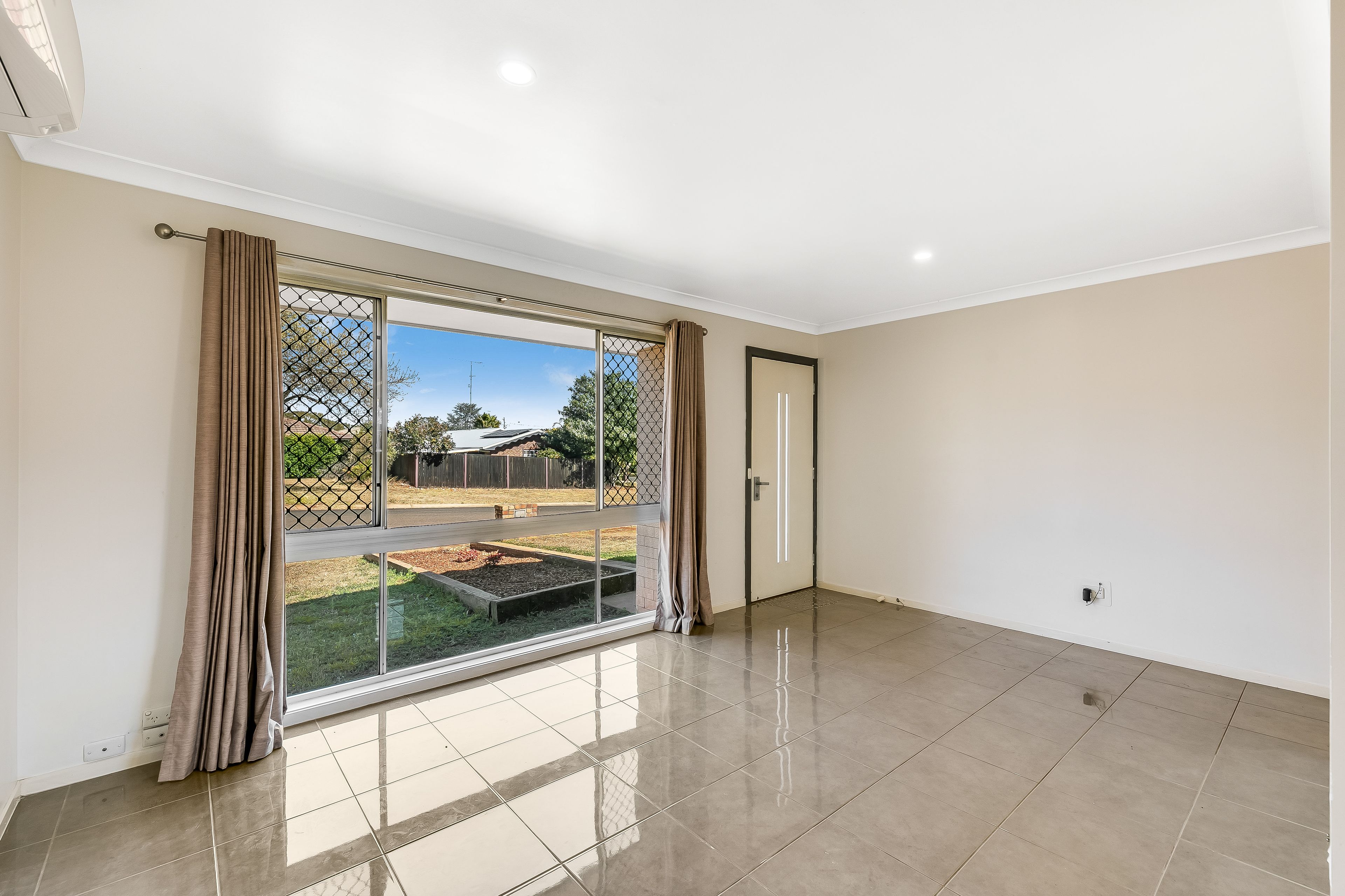 27 Lindberg Street, Wilsonton, QLD 4350