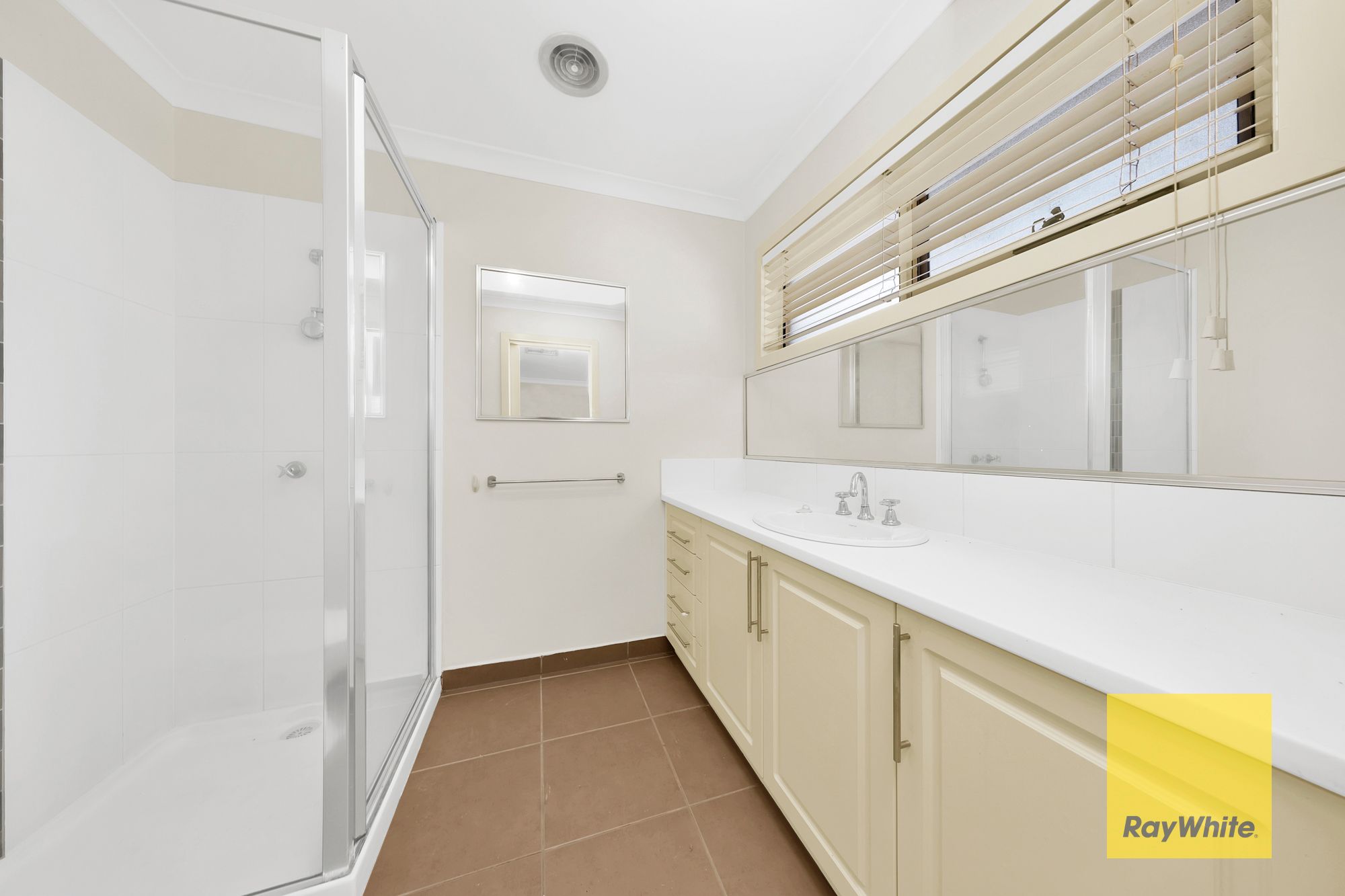83 Riverdale Boulevard — photo 11 of 23