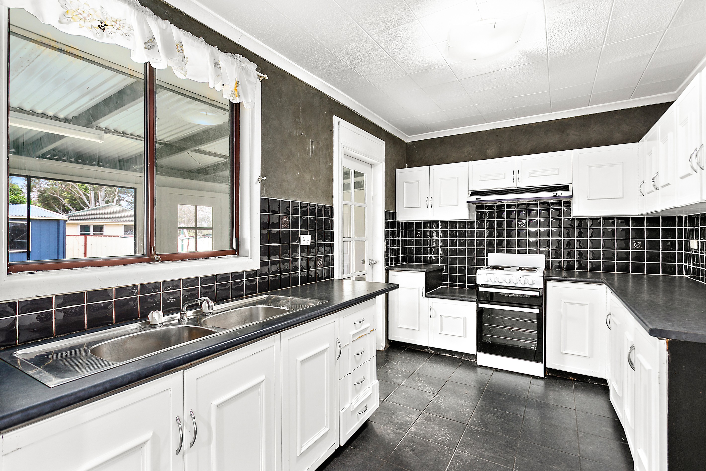5 Alfred Crescent, Lake Illawarra, NSW 2528
