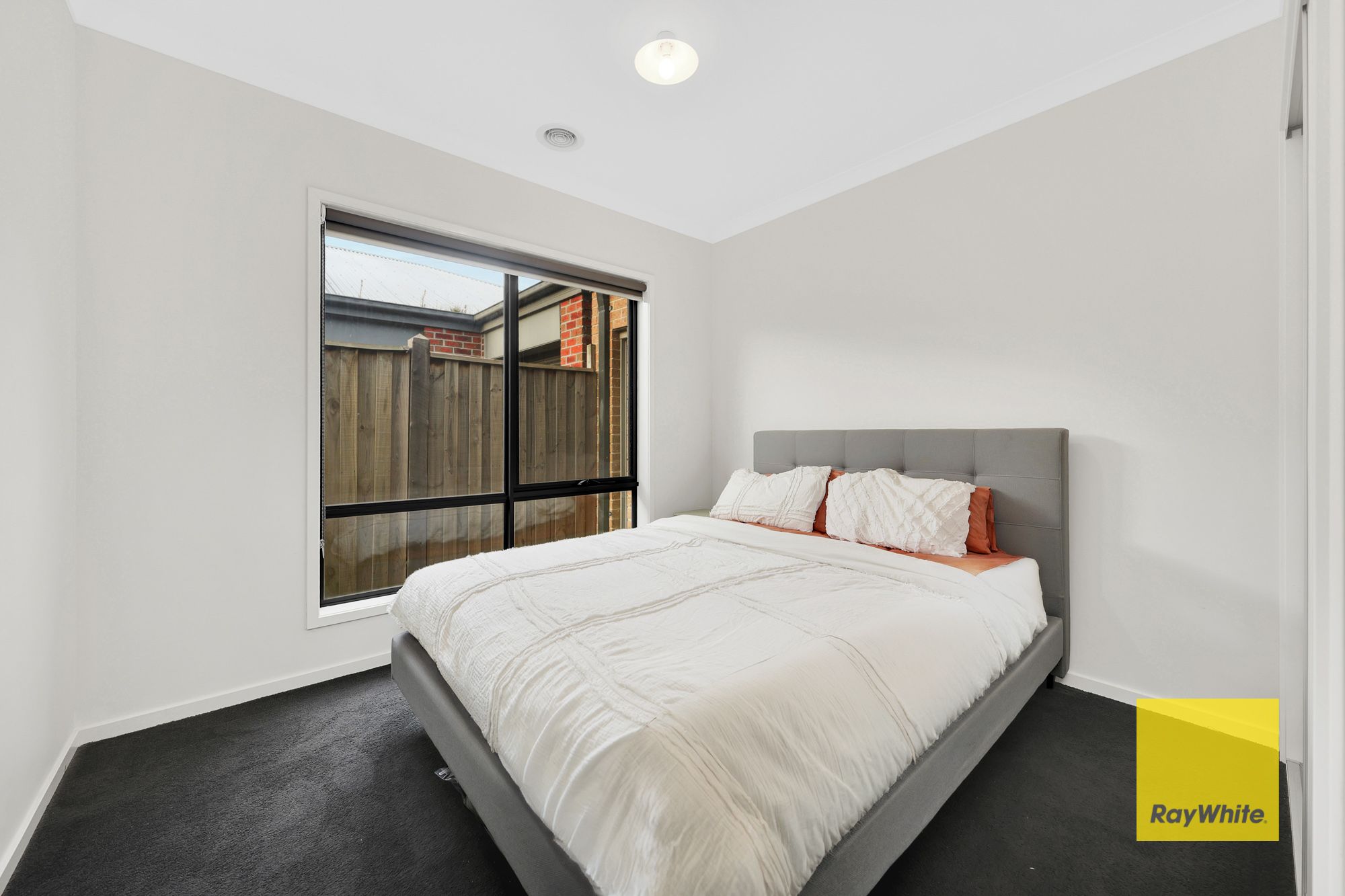 58 Ellscott Boulevard — photo 10 of 13